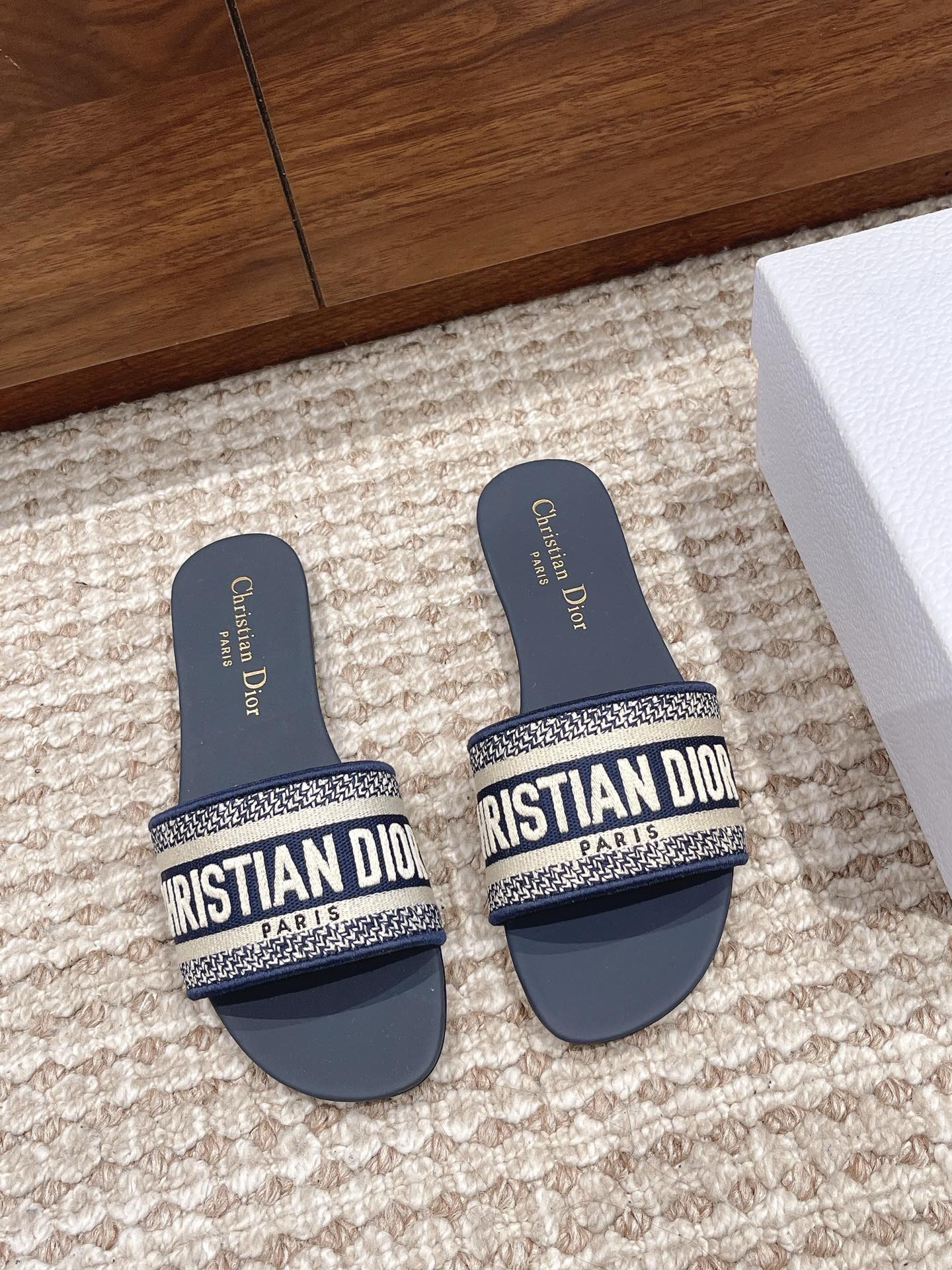 Flat Sandals Size 10