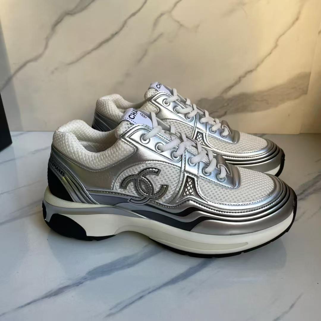 Sneakers Size US 10