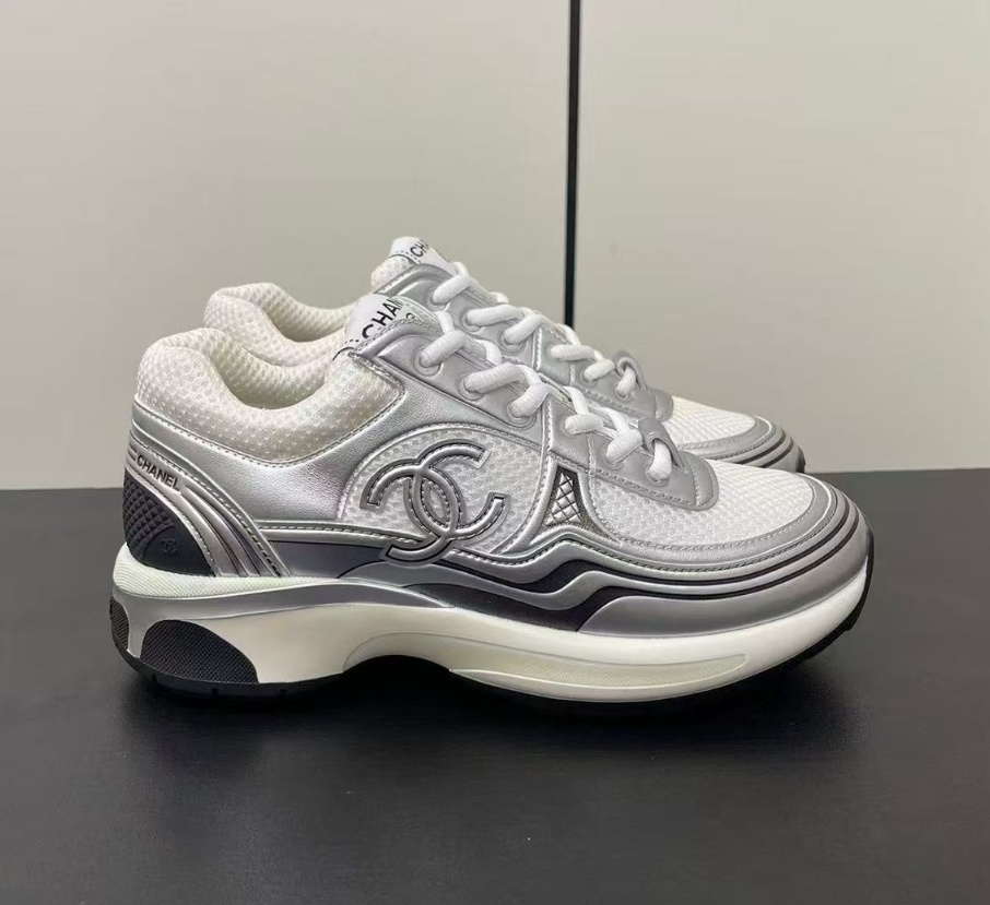 Sneakers Size US 10