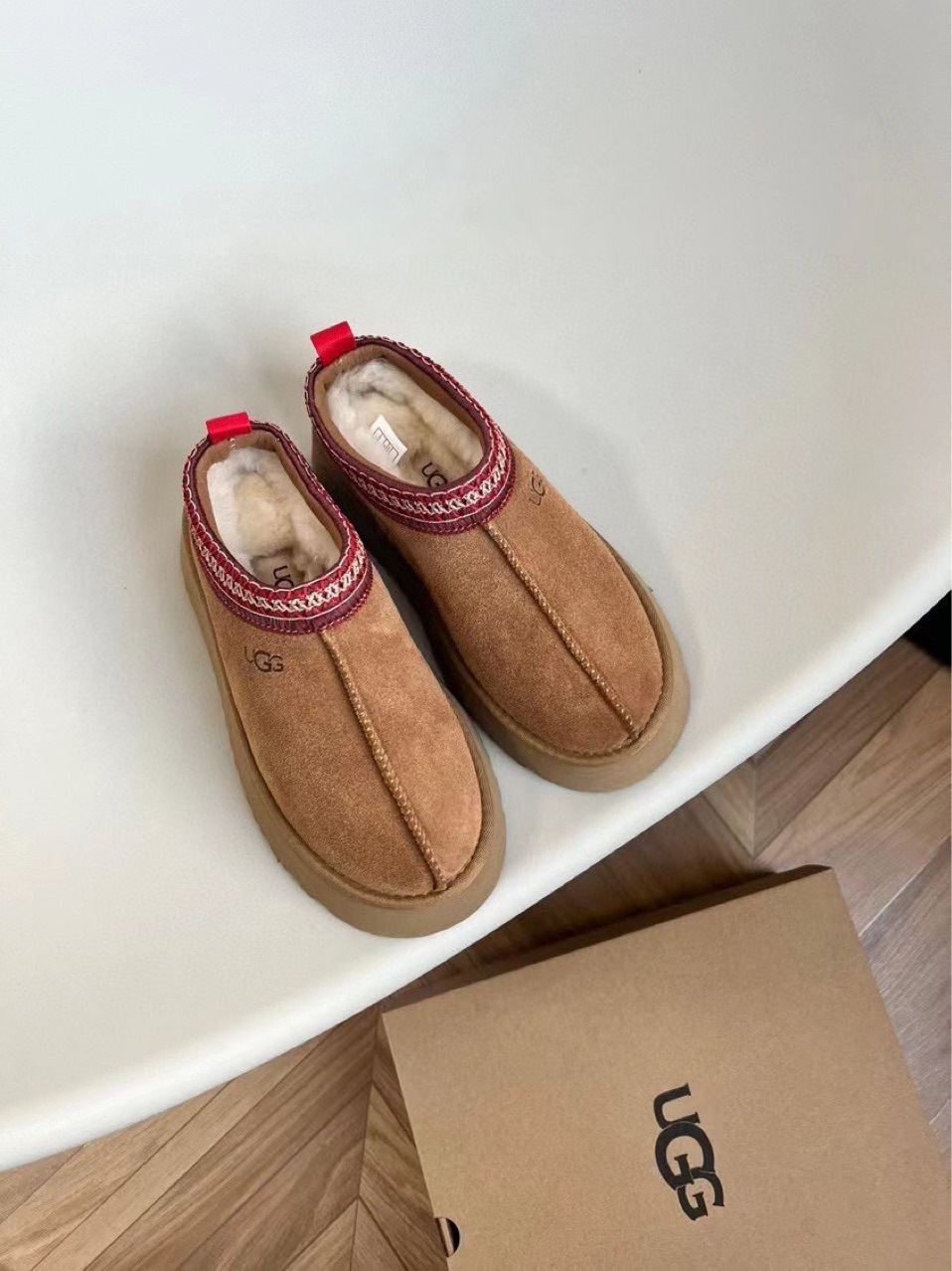 UGGS