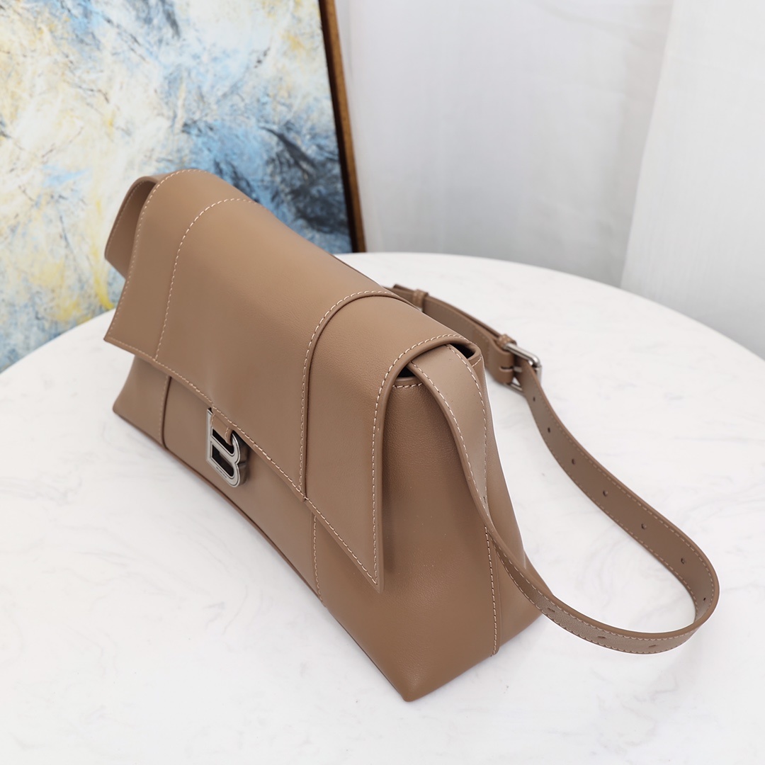 Balenciaga BB01__100