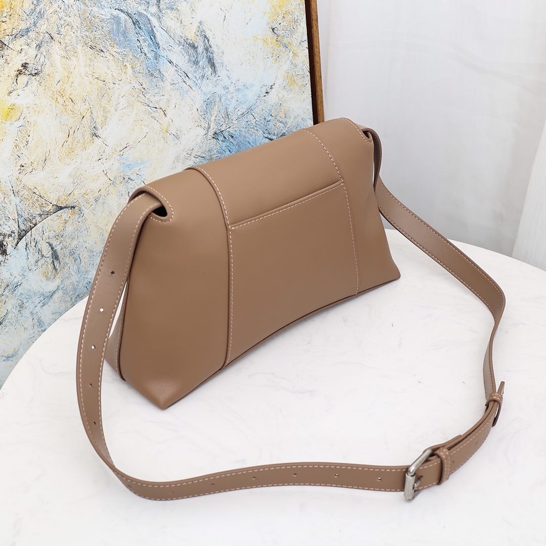Balenciaga BB01__100