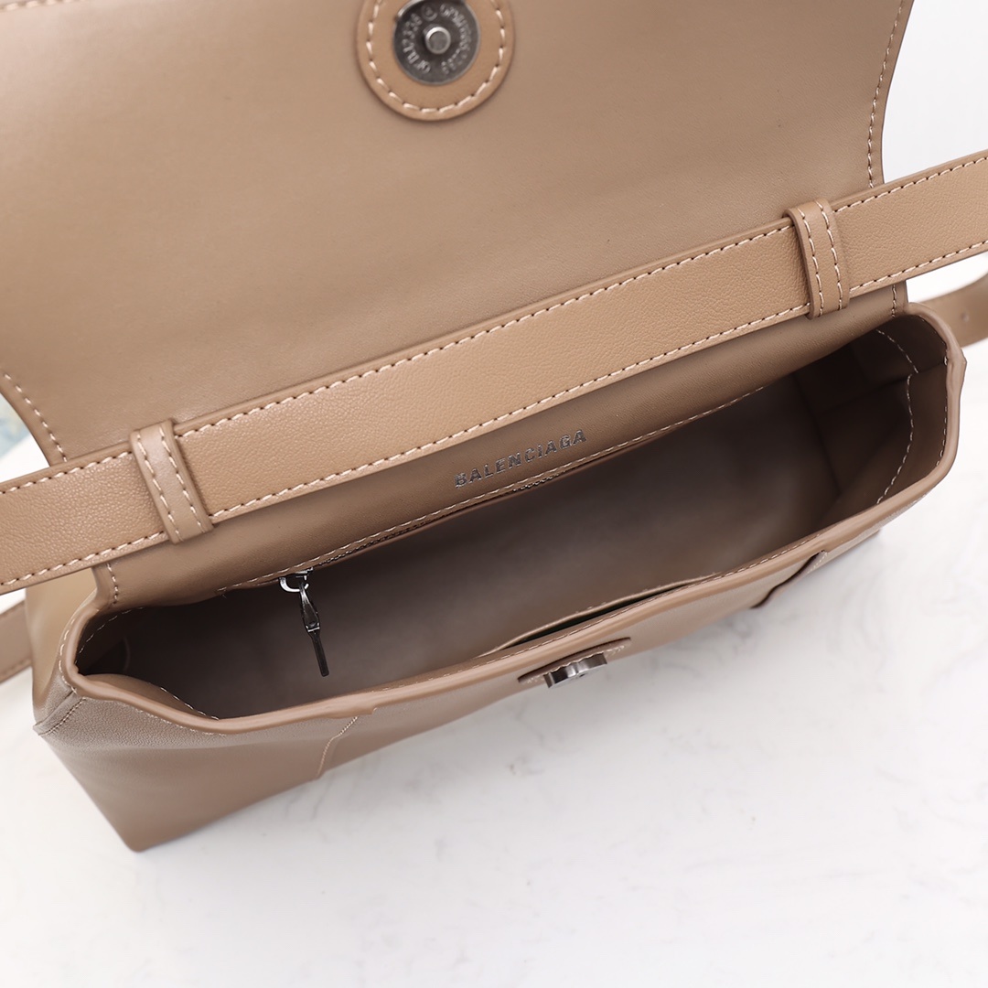 Balenciaga BB01__100