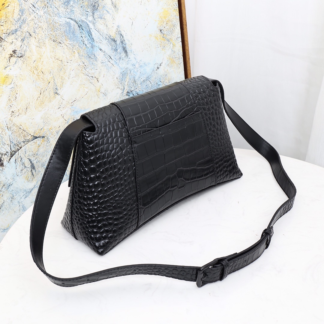 Balenciaga BB01__100