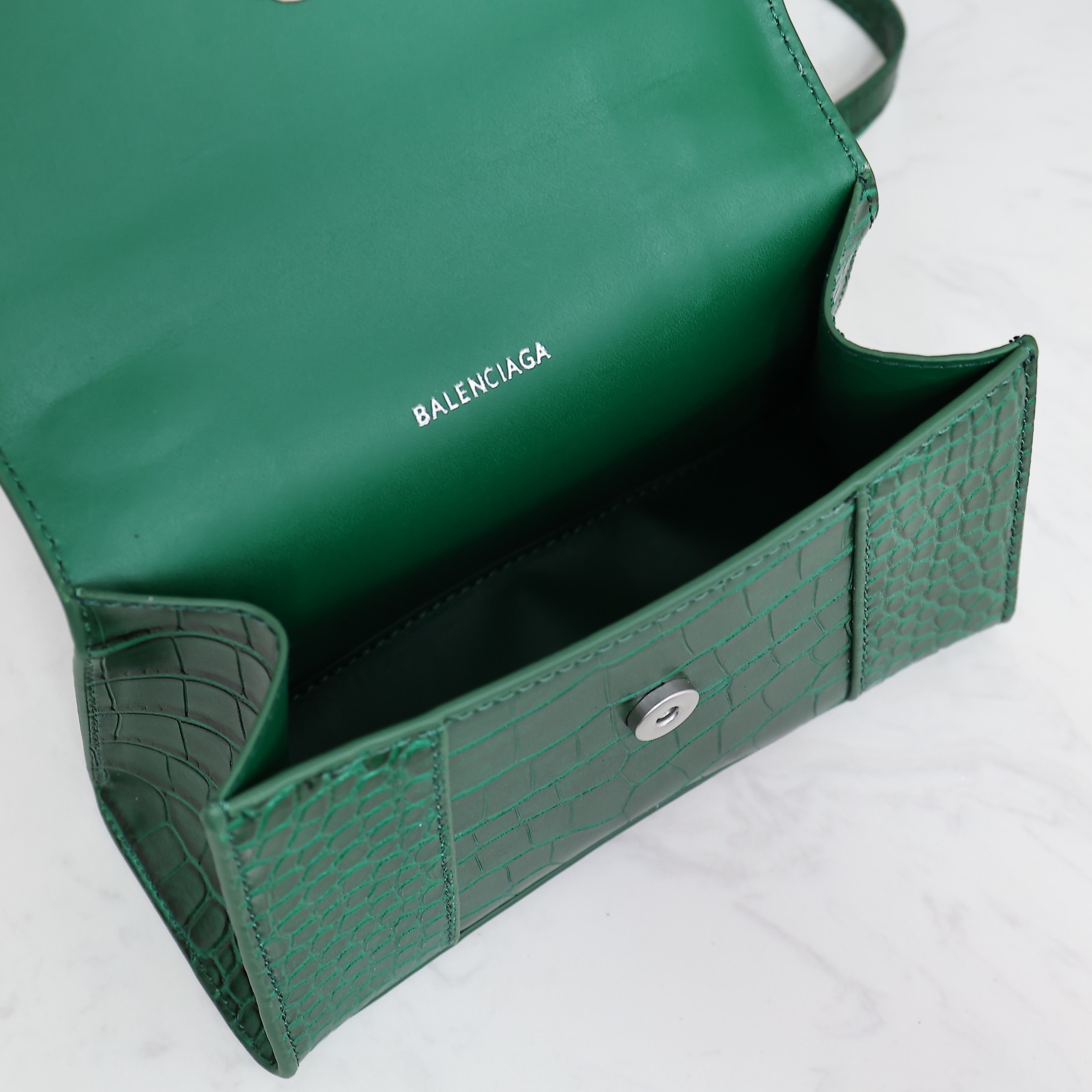 Balenciaga BB02