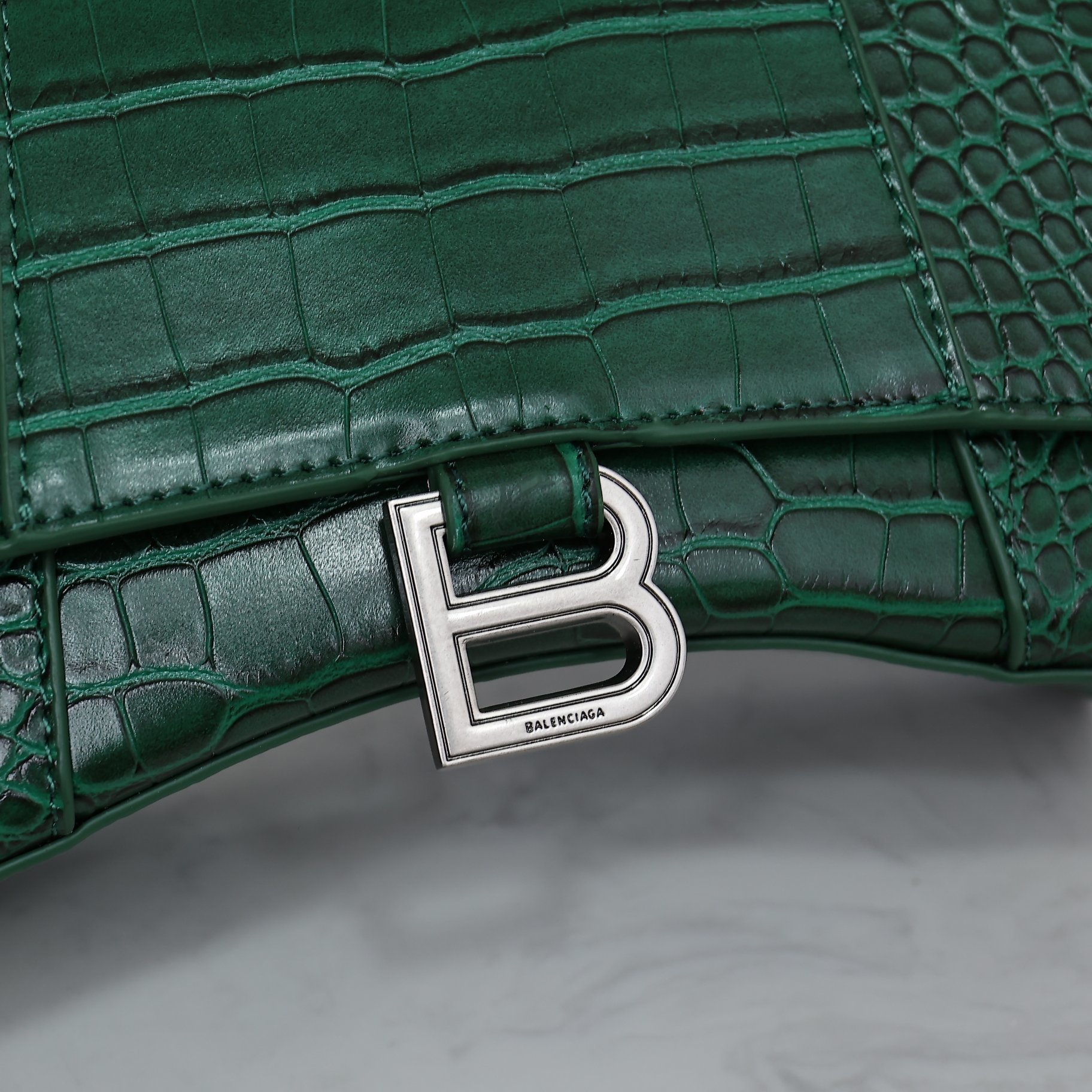 Balenciaga BB02