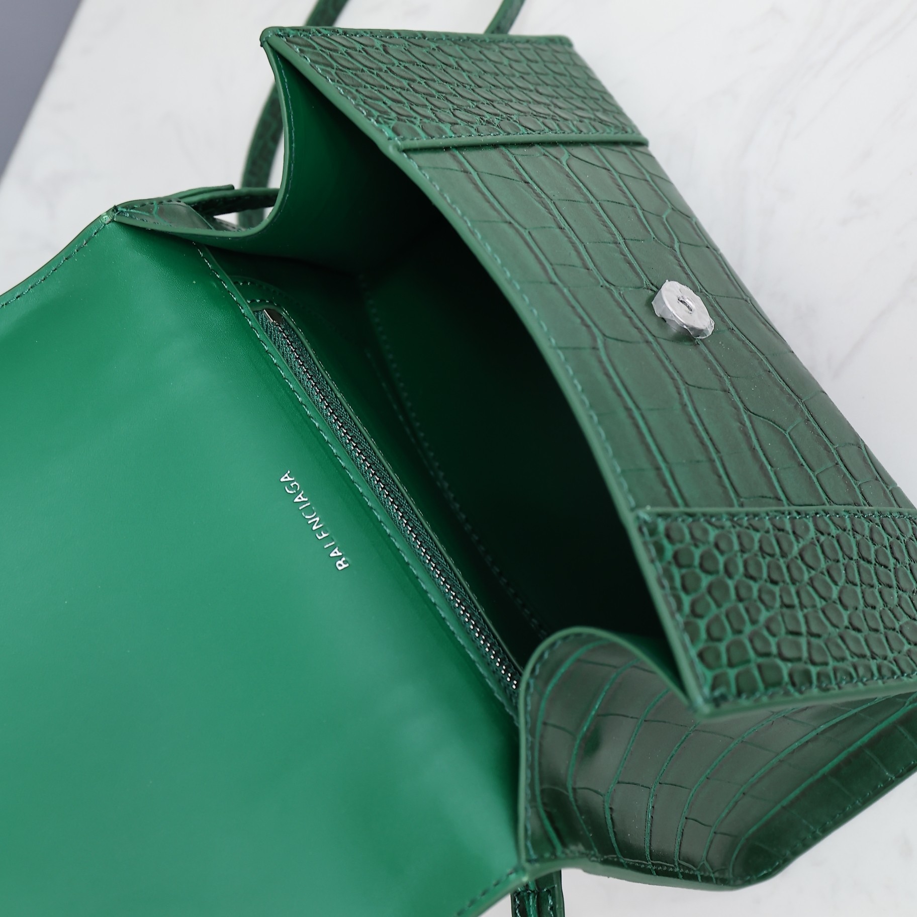 Balenciaga BB02