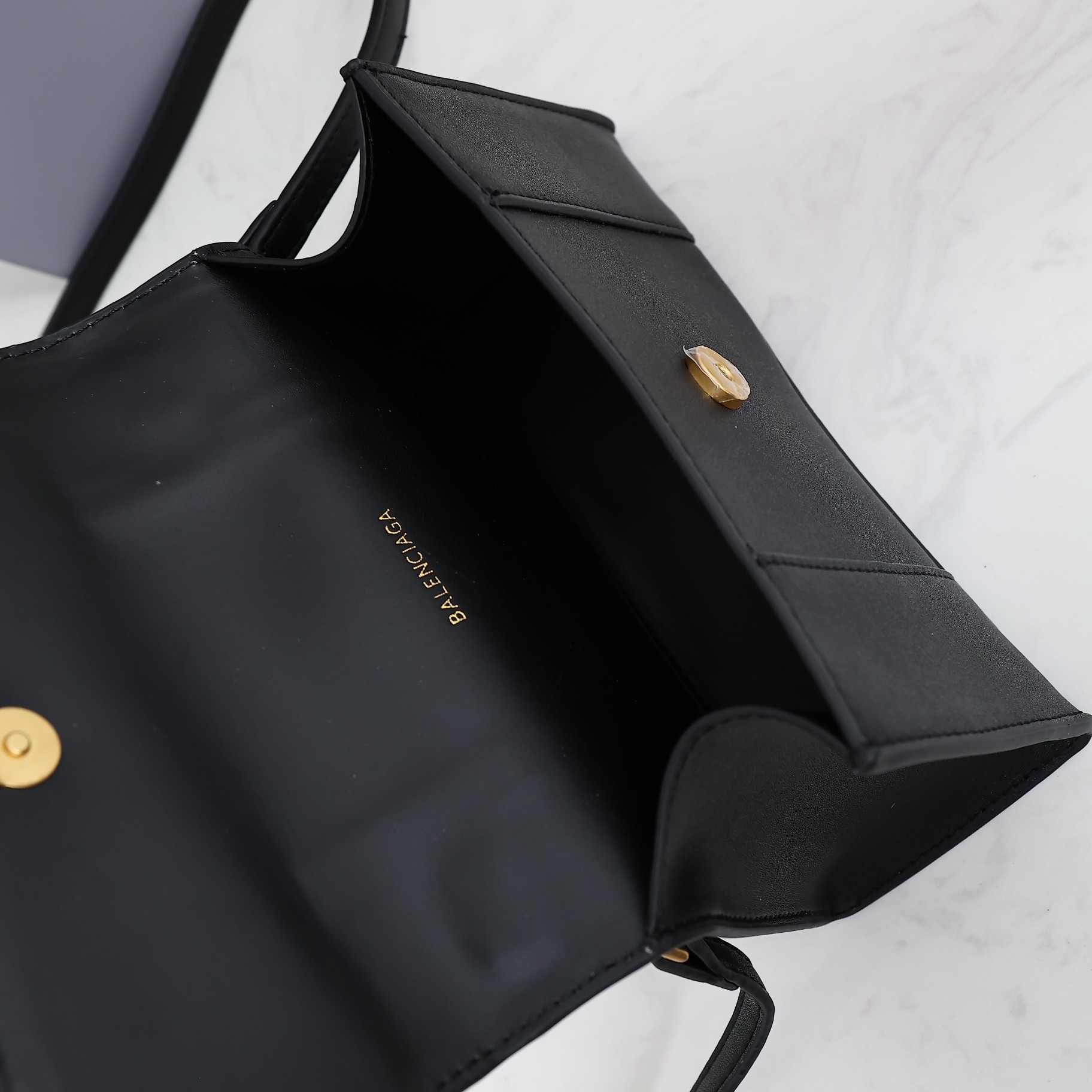 Balenciaga BB02