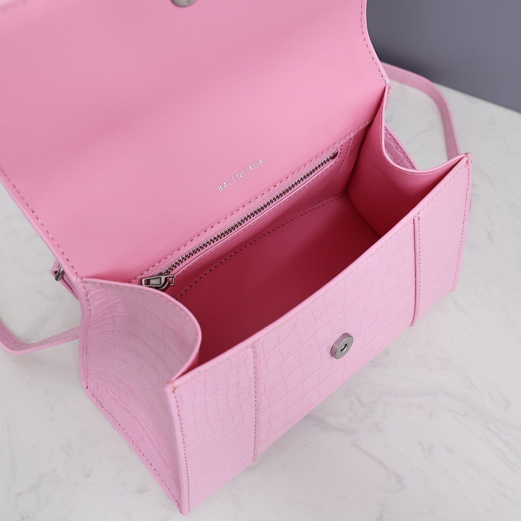 Balenciaga BB02