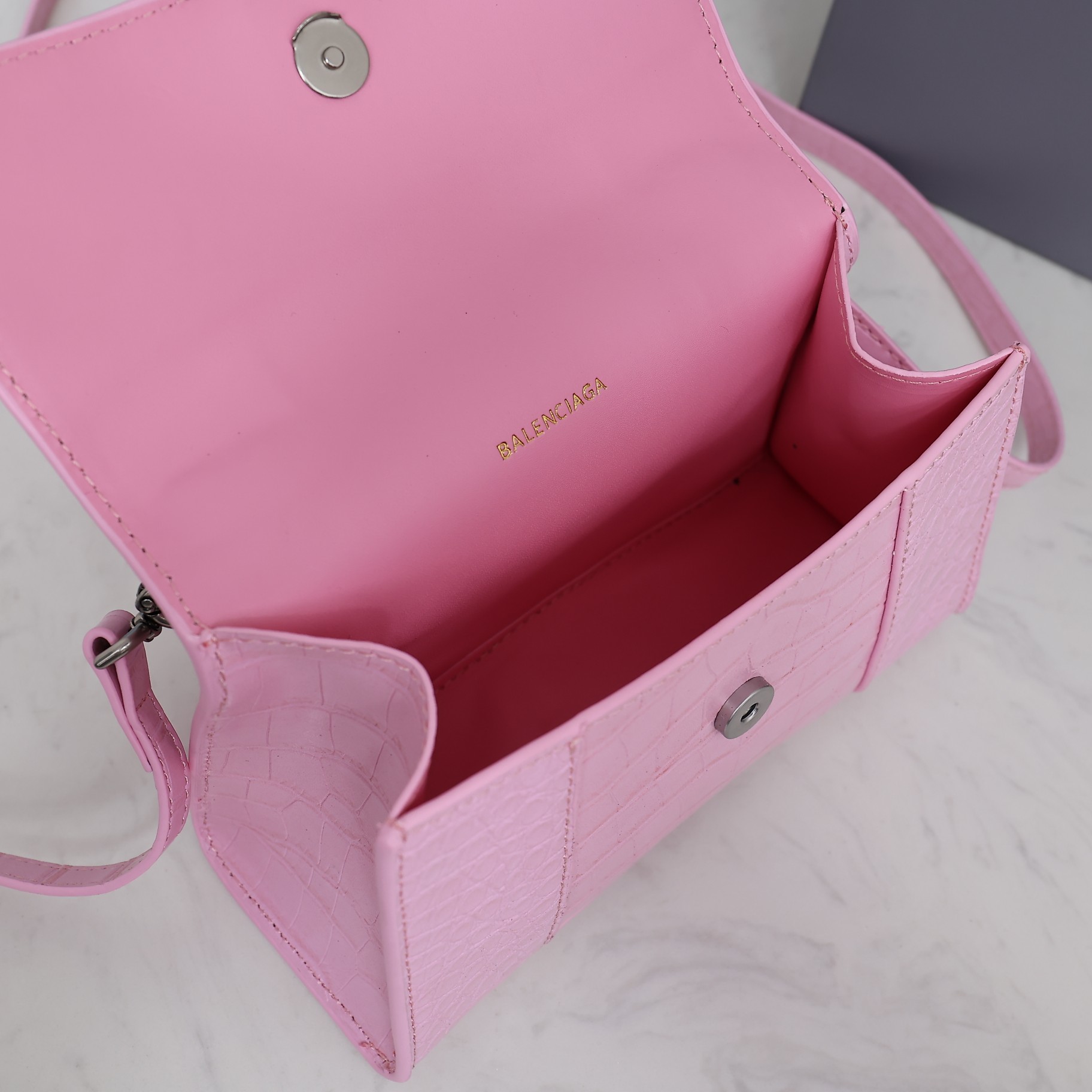 Balenciaga BB02