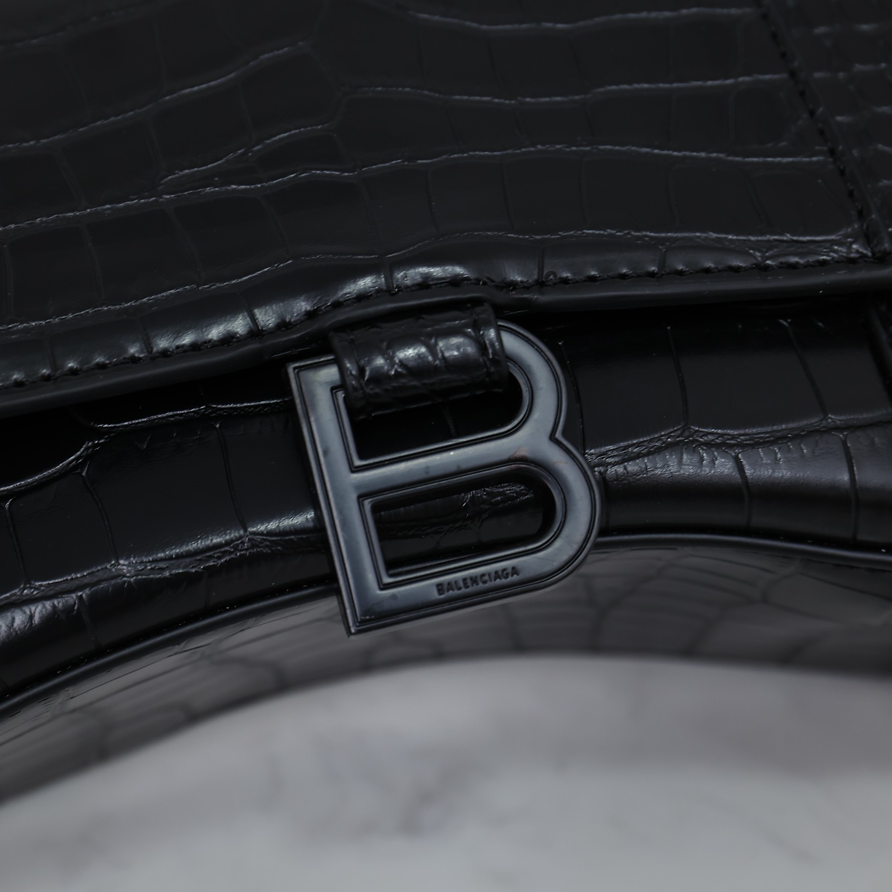 Balenciaga BB02