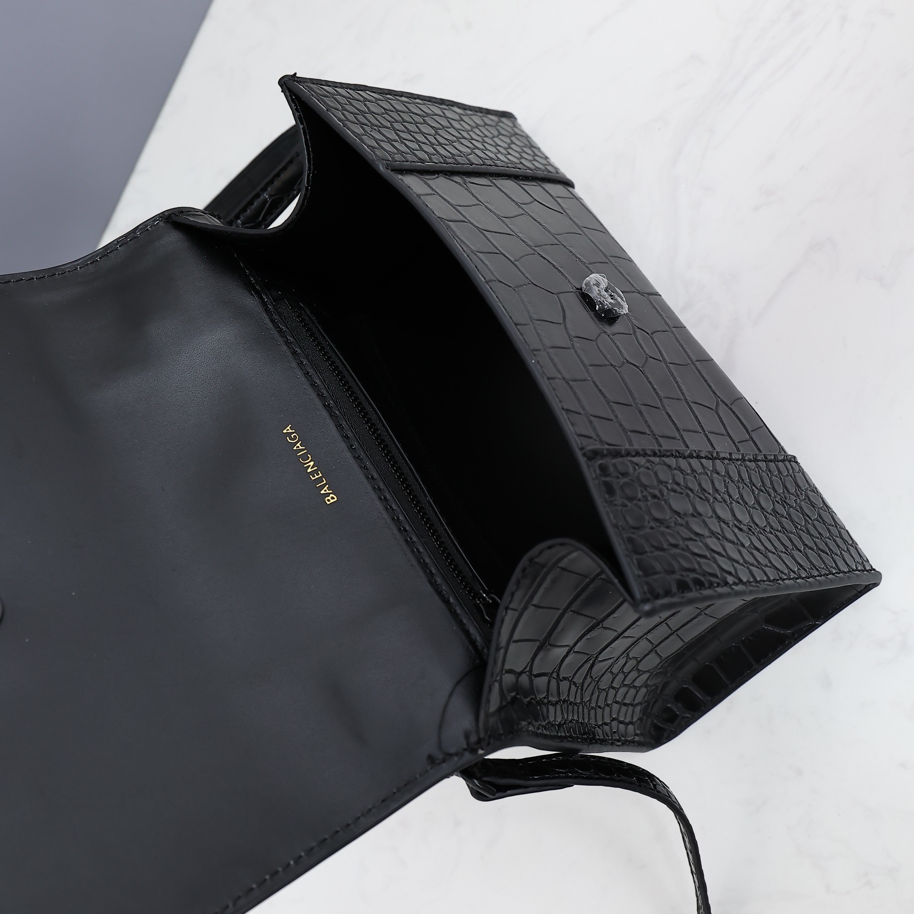 Balenciaga BB02