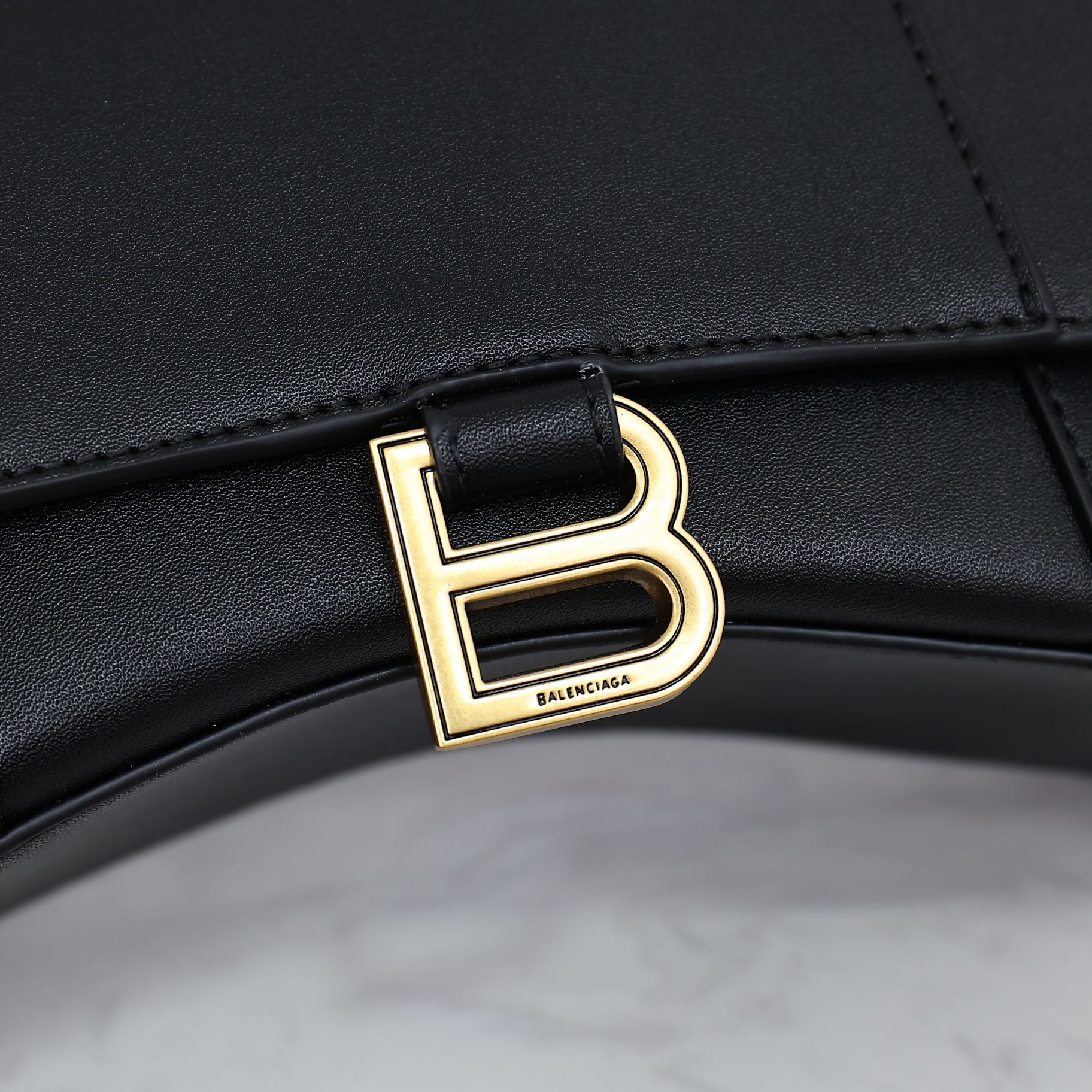 Balenciaga BB02