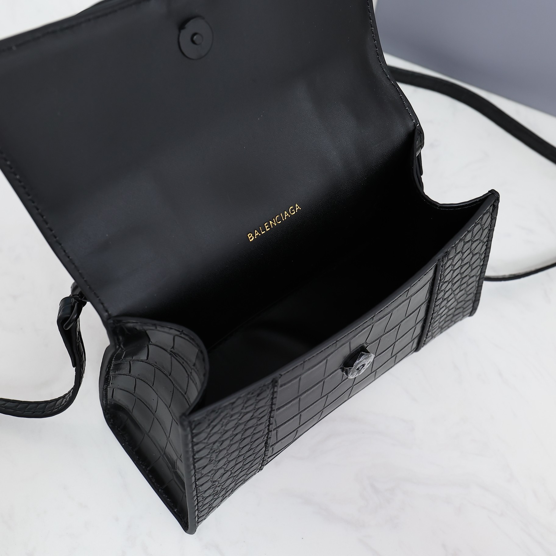 Balenciaga BB02