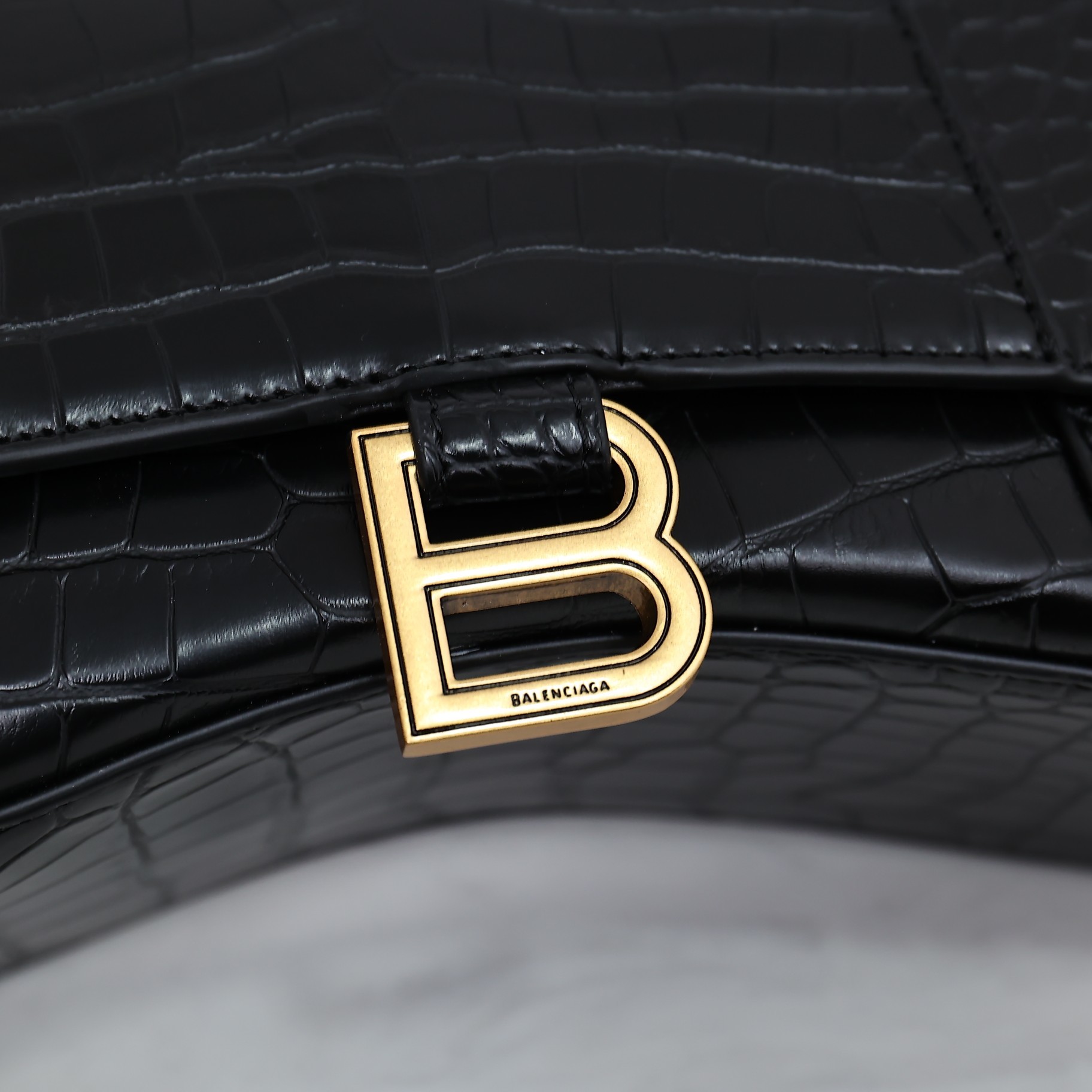 Balenciaga BB02