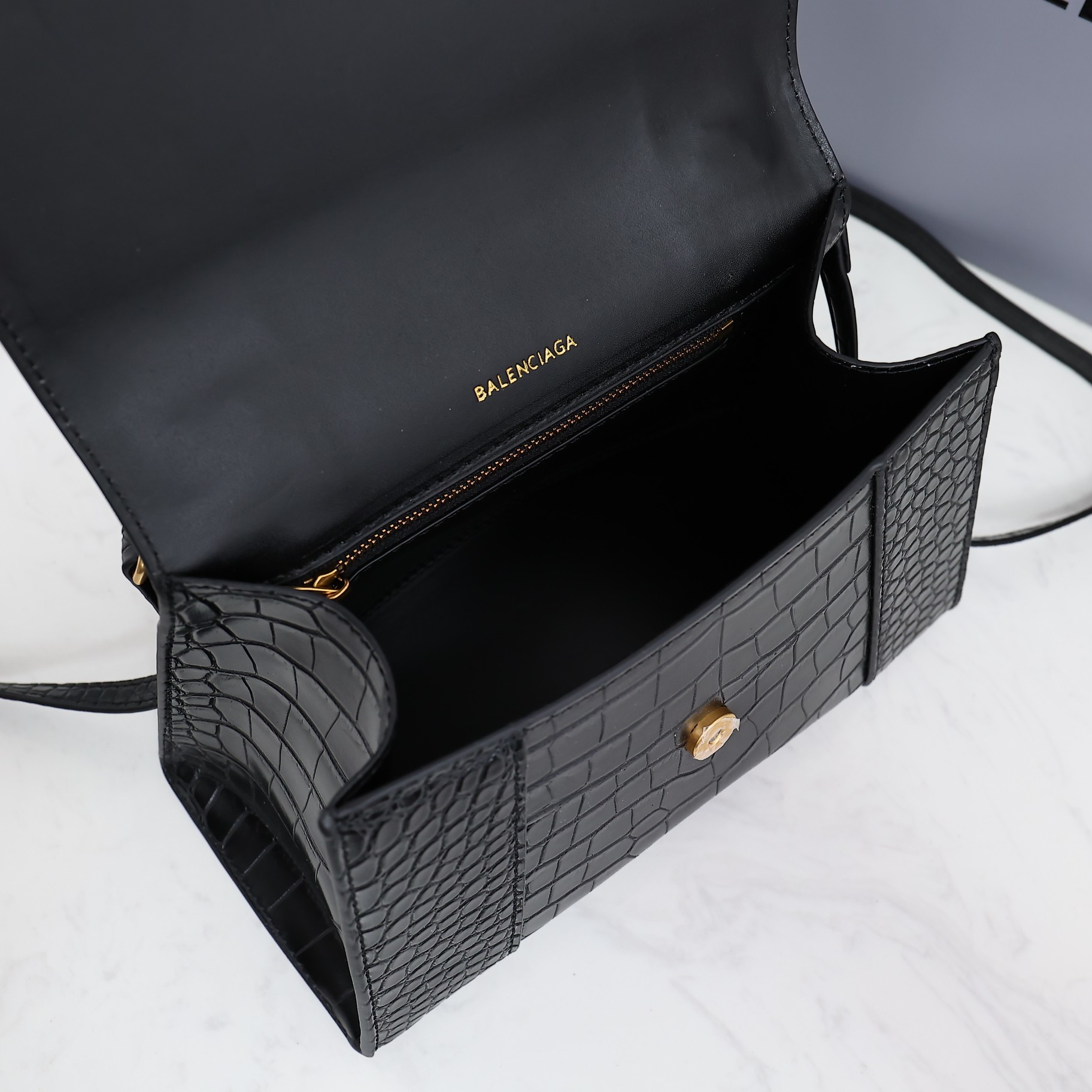 Balenciaga BB02