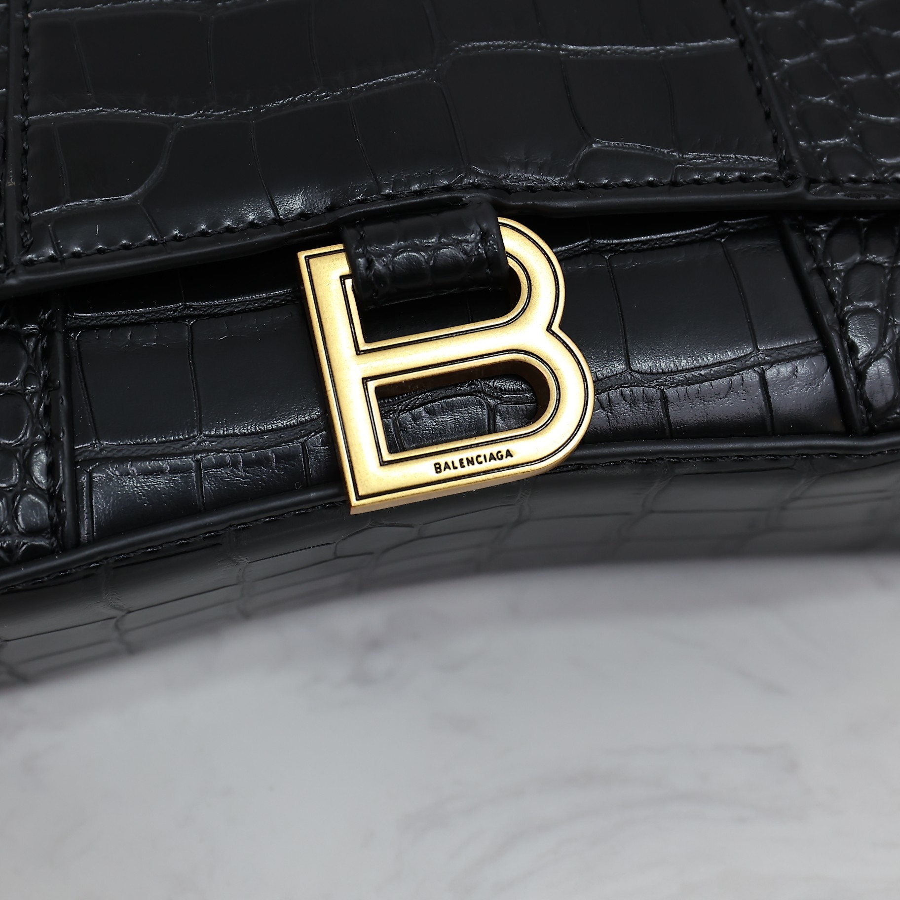 Balenciaga BB02