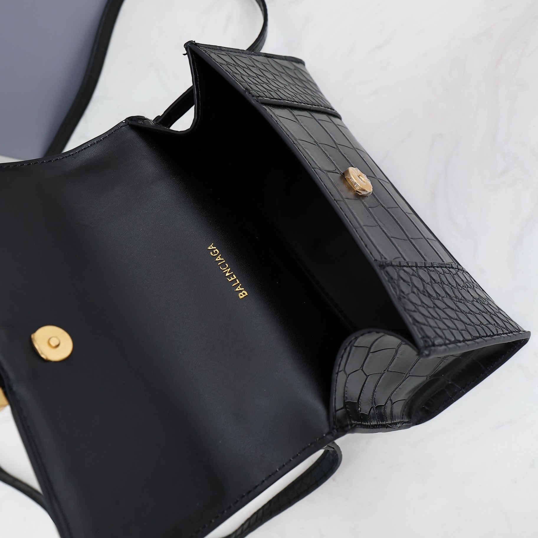 Balenciaga BB02