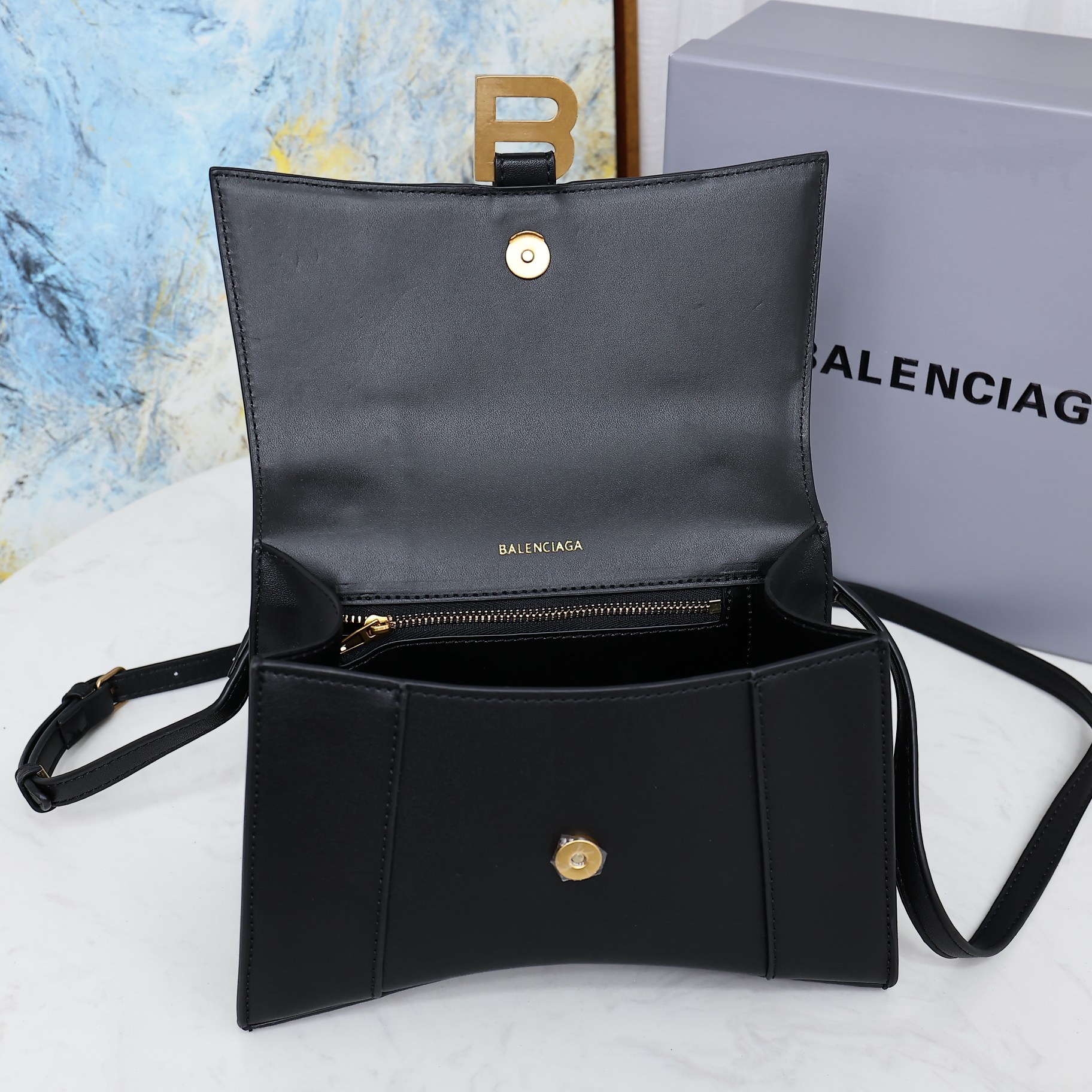 Balenciaga BB02