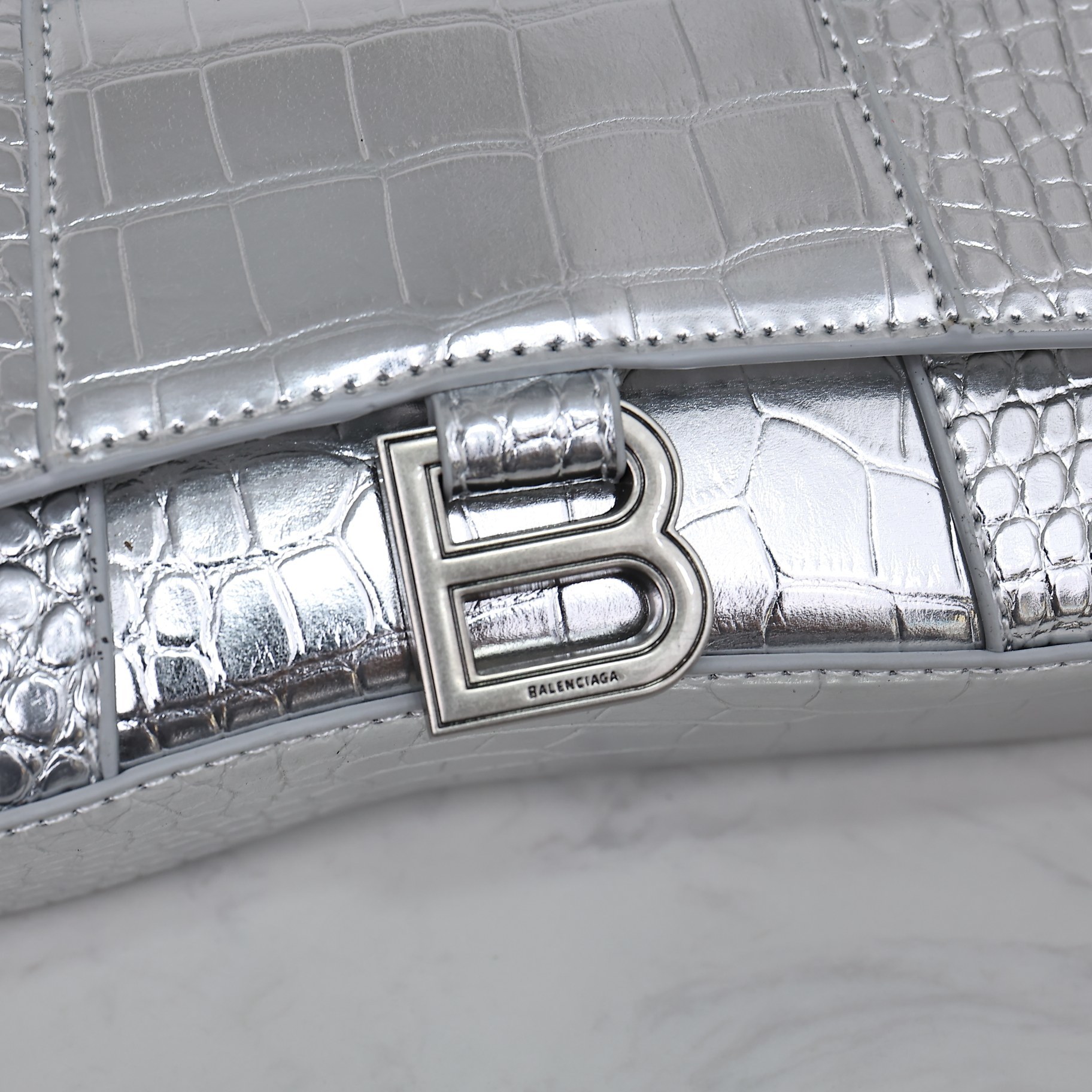Balenciaga BB02