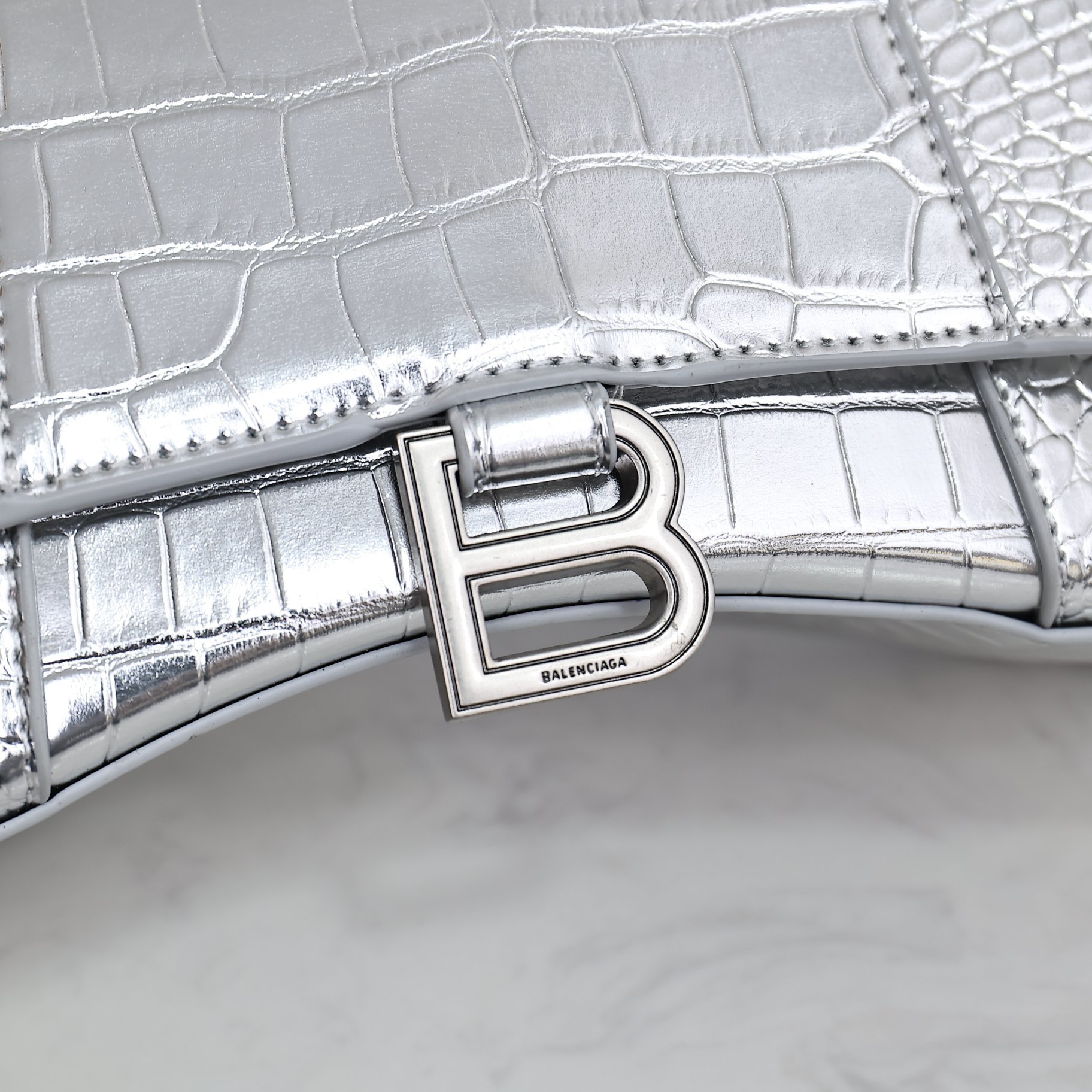 Balenciaga BB02
