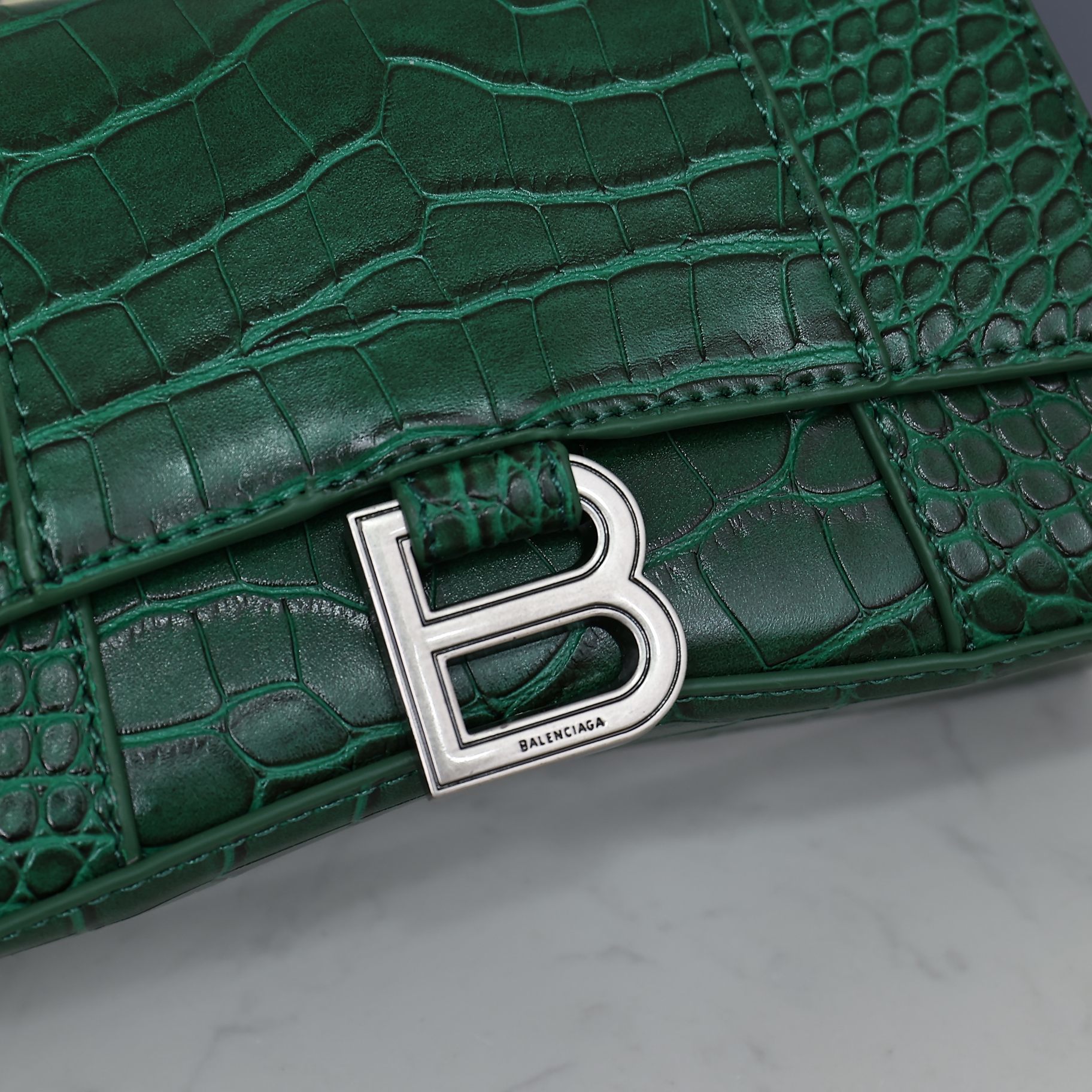 Balenciaga BB02