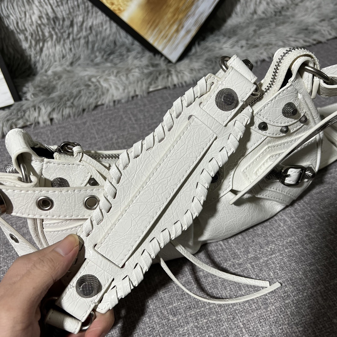 Balenciaga BB03