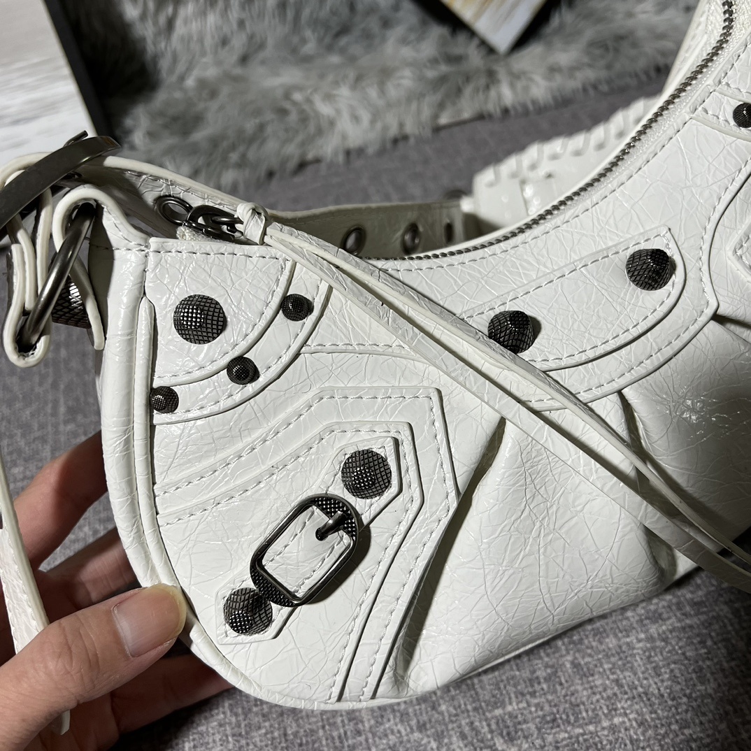 Balenciaga BB03
