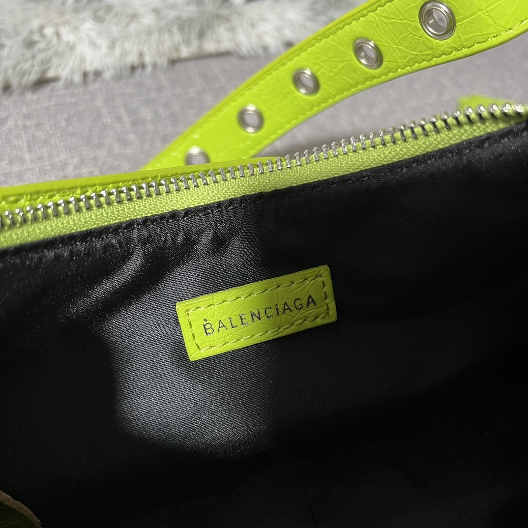 Balenciaga BB03