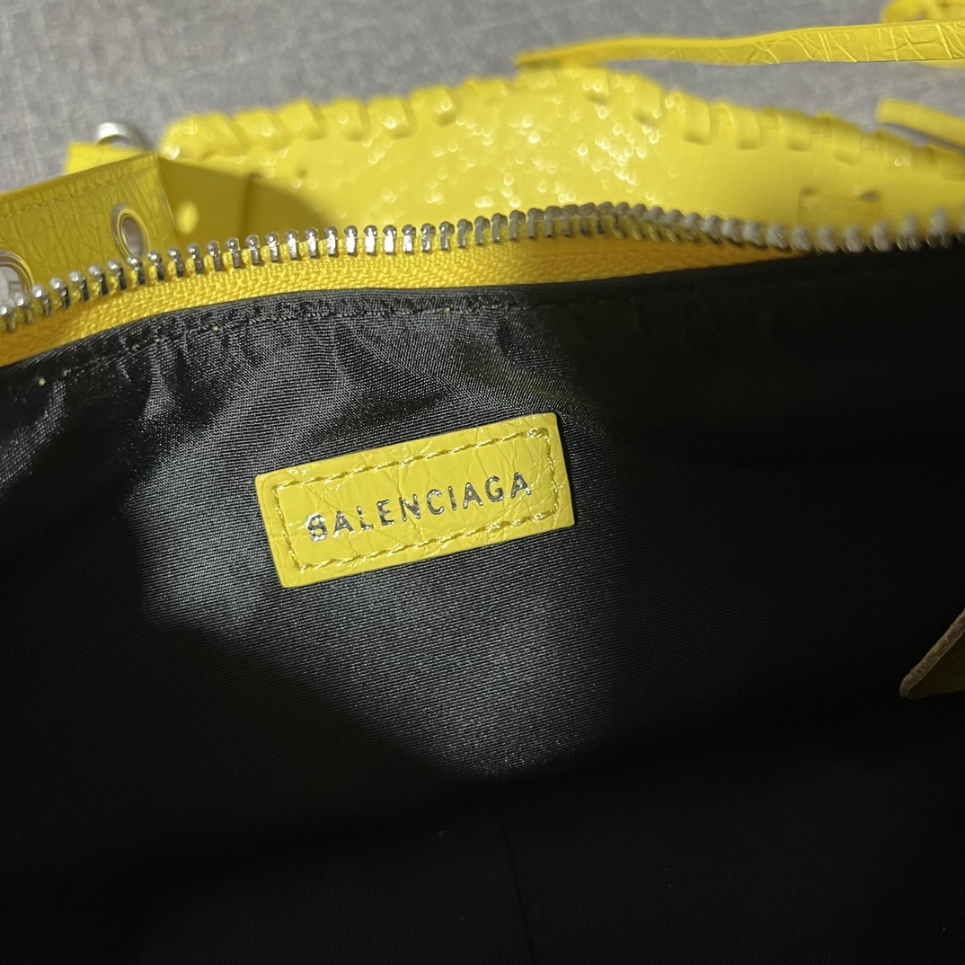 Balenciaga BB03