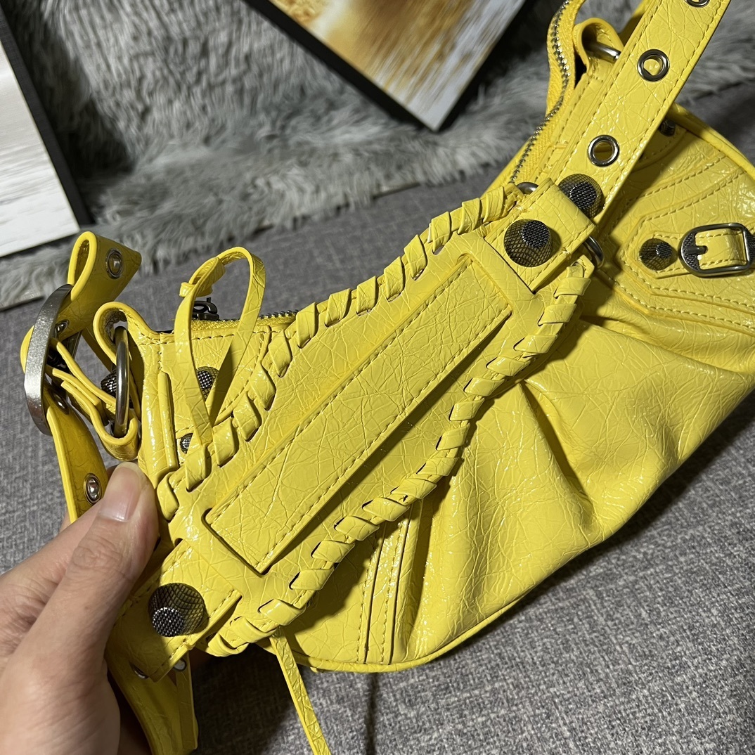 Balenciaga BB03