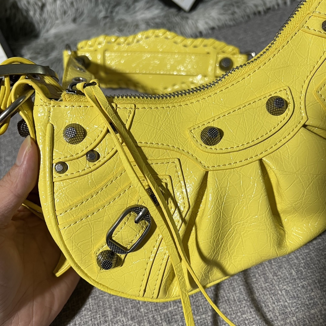Balenciaga BB03