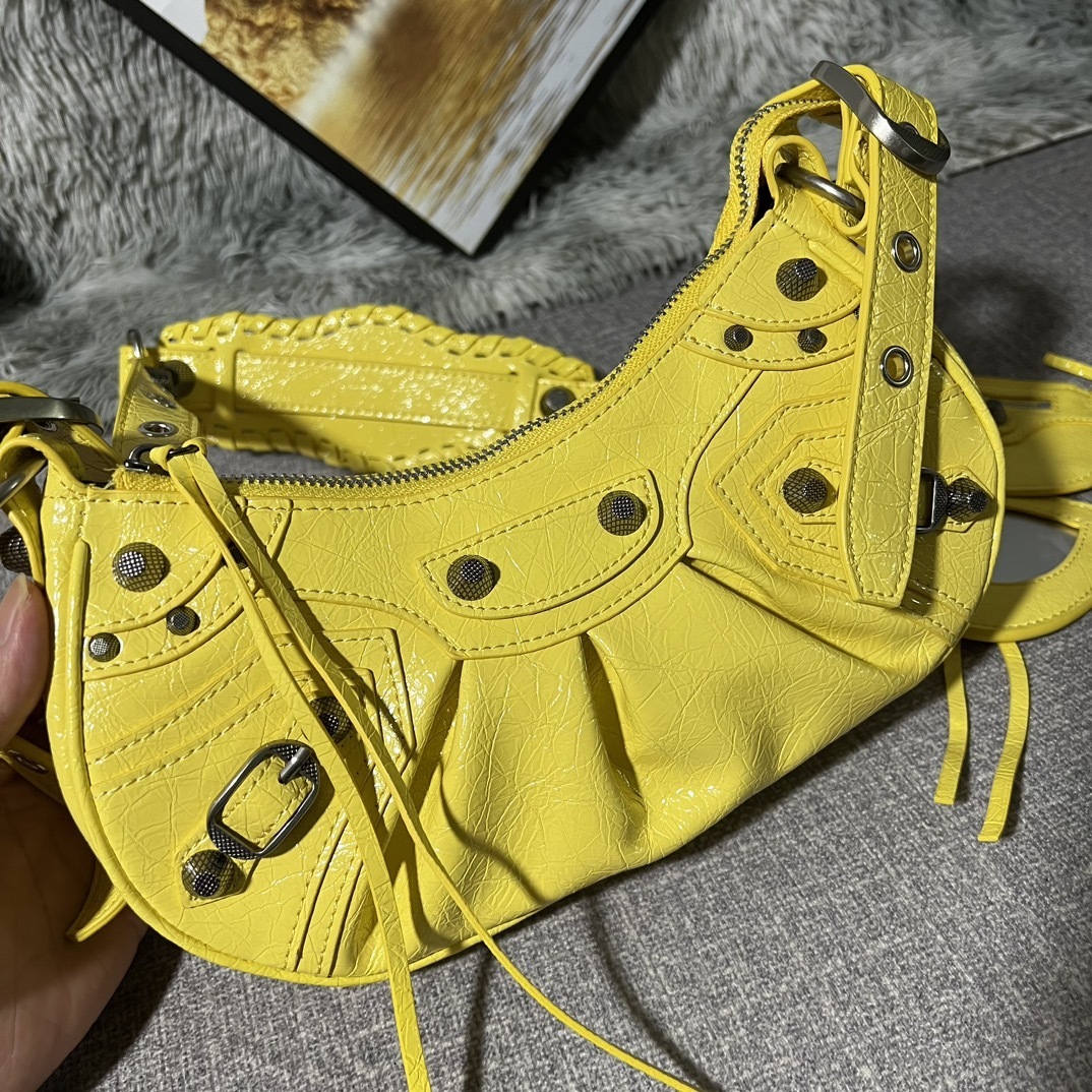 Balenciaga BB03