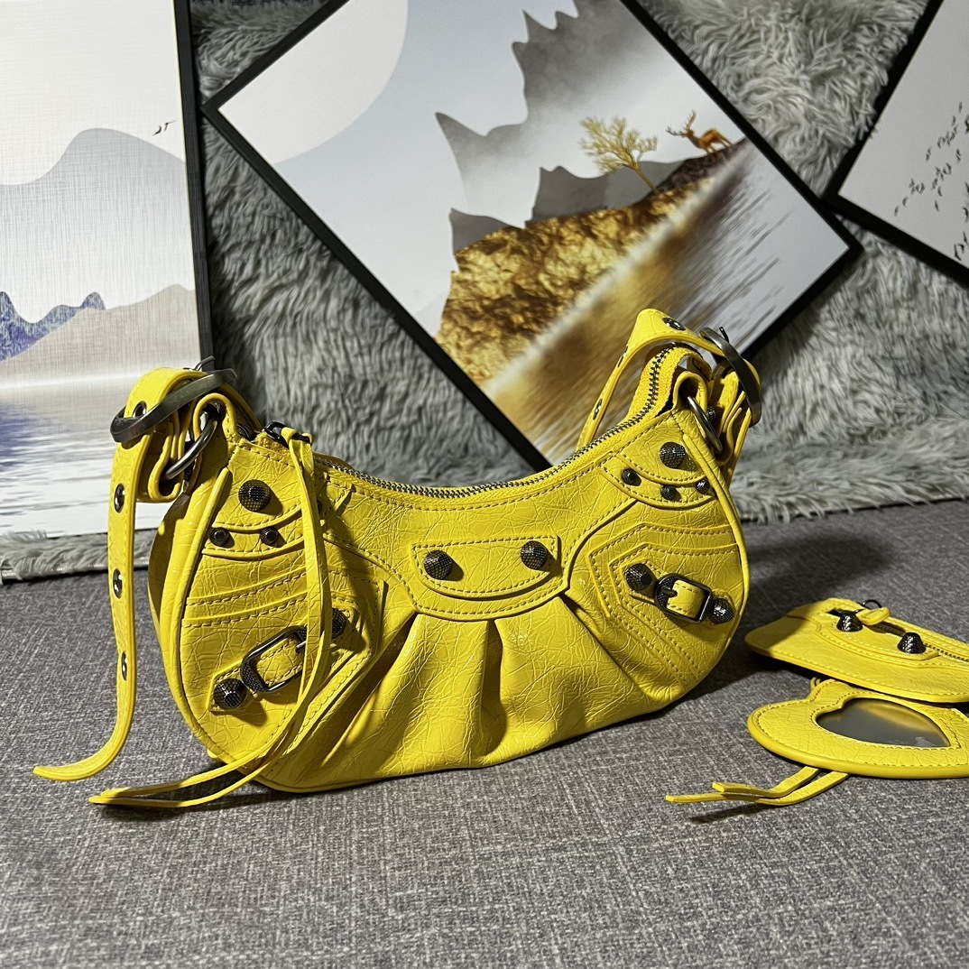 Balenciaga BB03