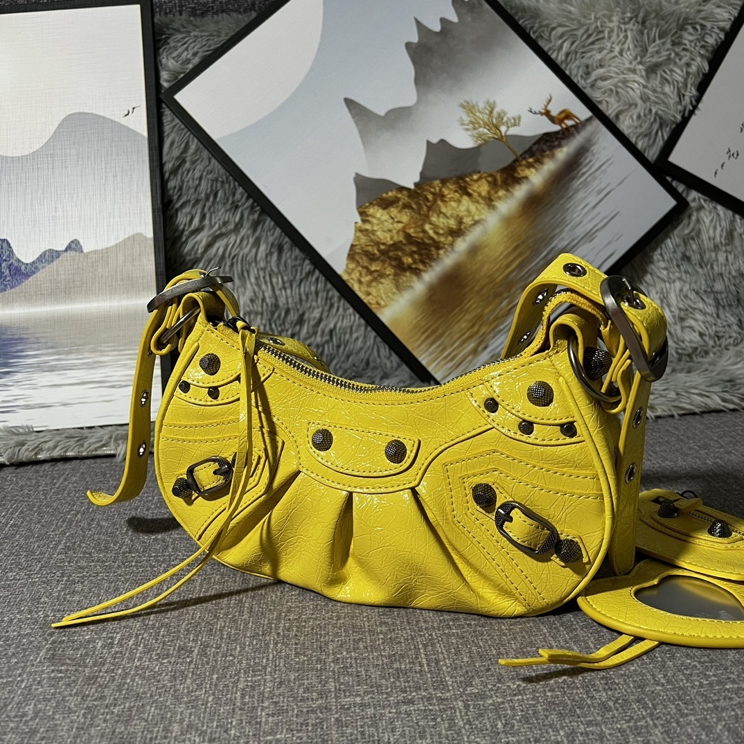 Balenciaga BB03