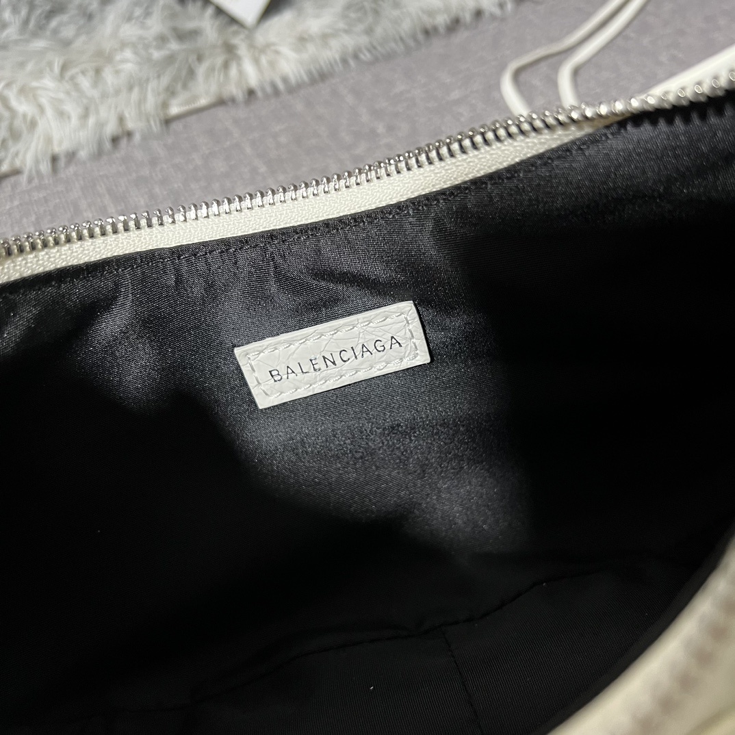 Balenciaga BB03