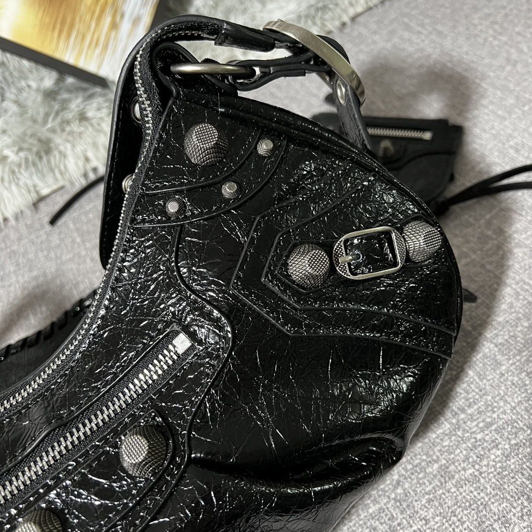 Balenciaga BB04