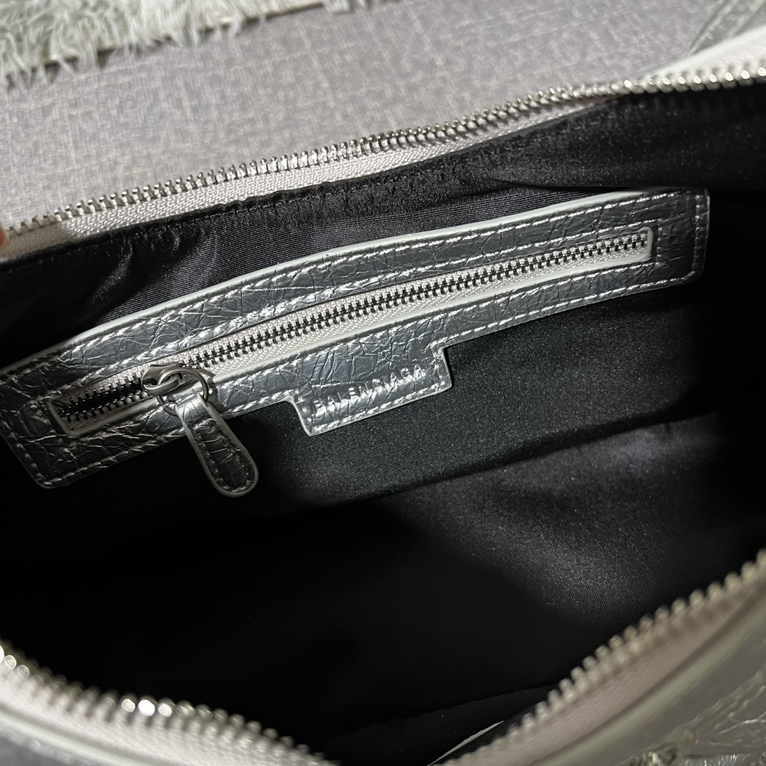 Balenciaga BB04