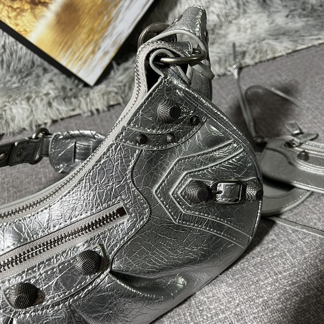 Balenciaga BB04