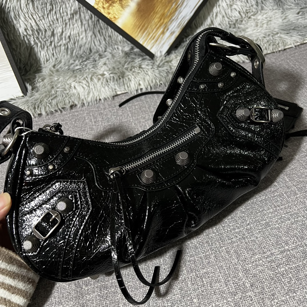 Balenciaga BB04