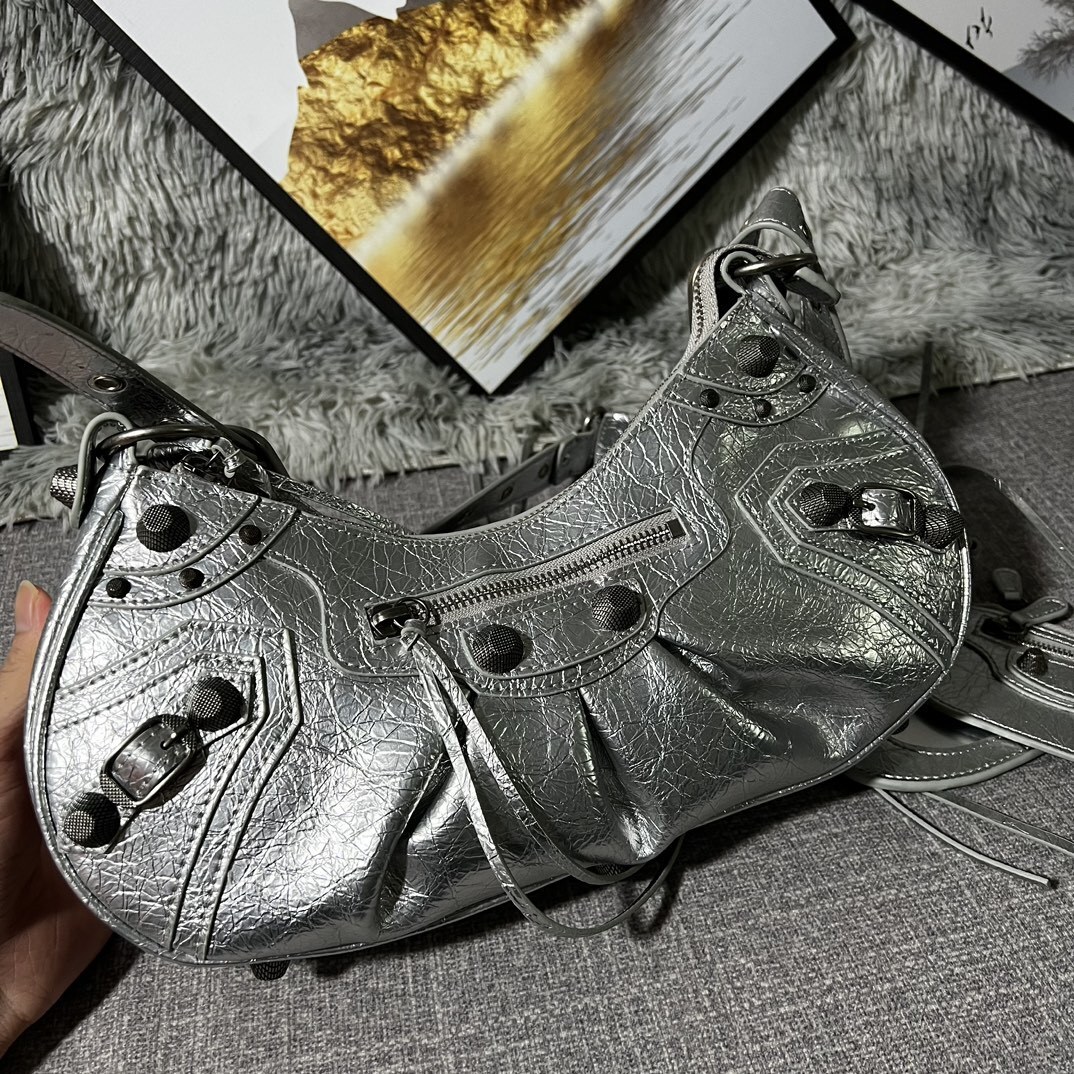 Balenciaga BB04