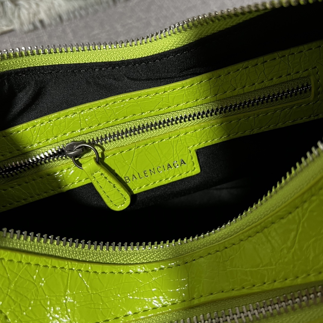 Balenciaga BB04