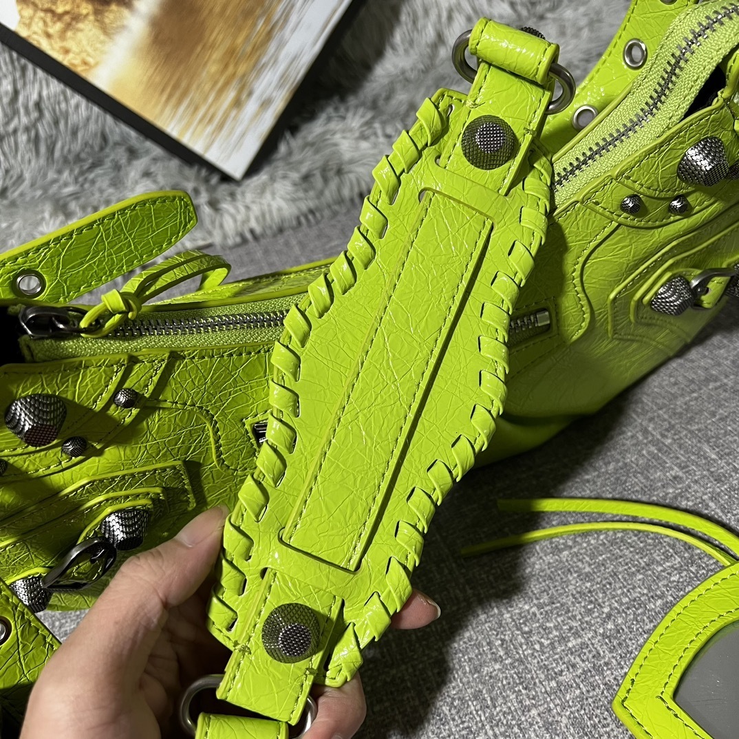 Balenciaga BB04