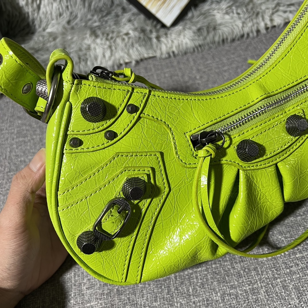 Balenciaga BB04