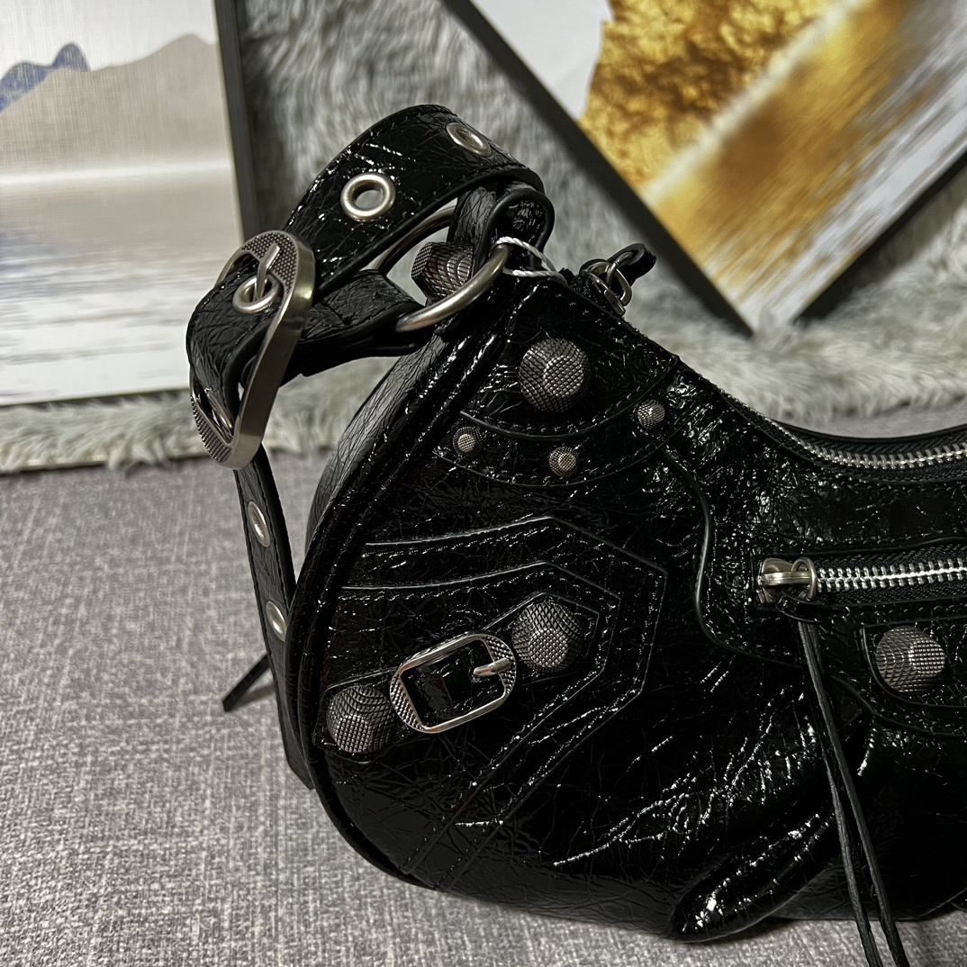 Balenciaga BB04