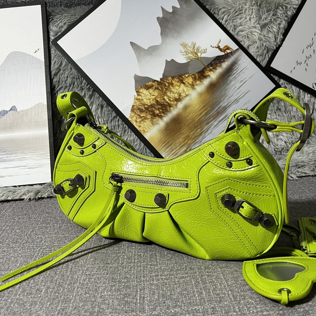Balenciaga BB04