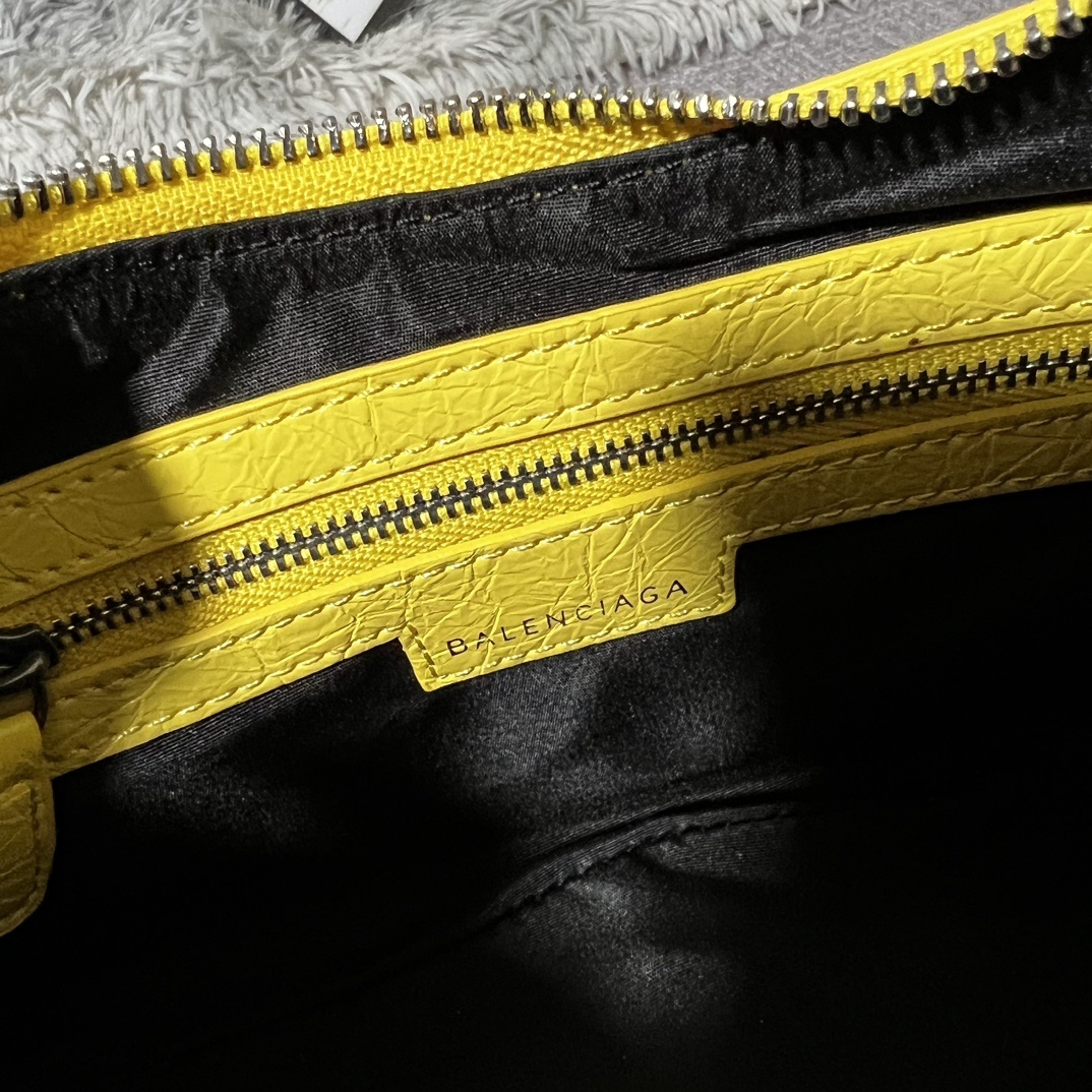 Balenciaga BB04