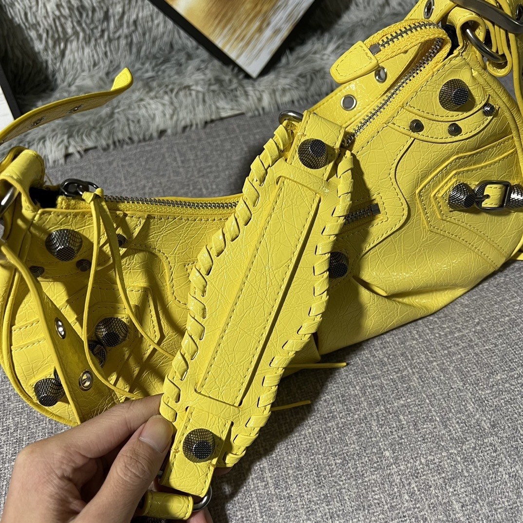 Balenciaga BB04