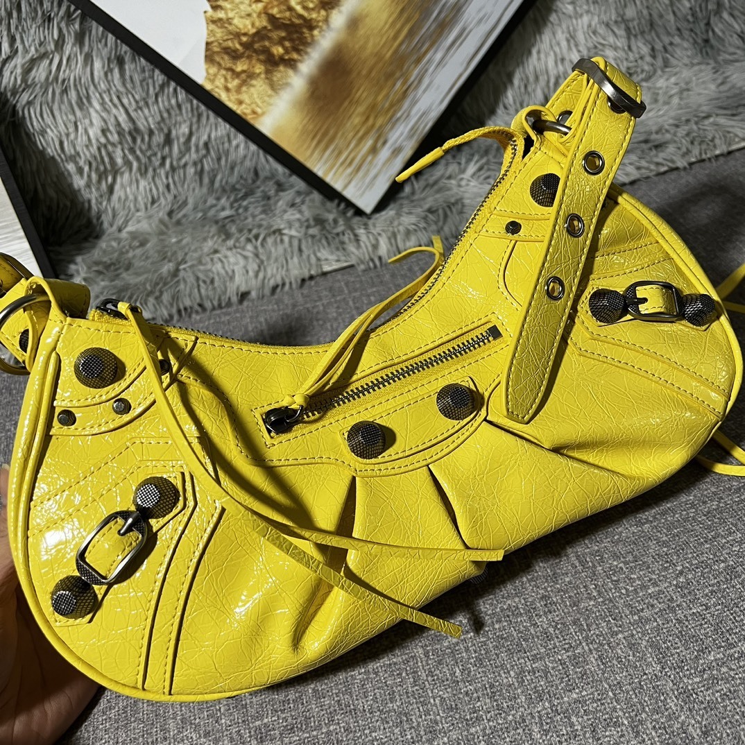 Balenciaga BB04