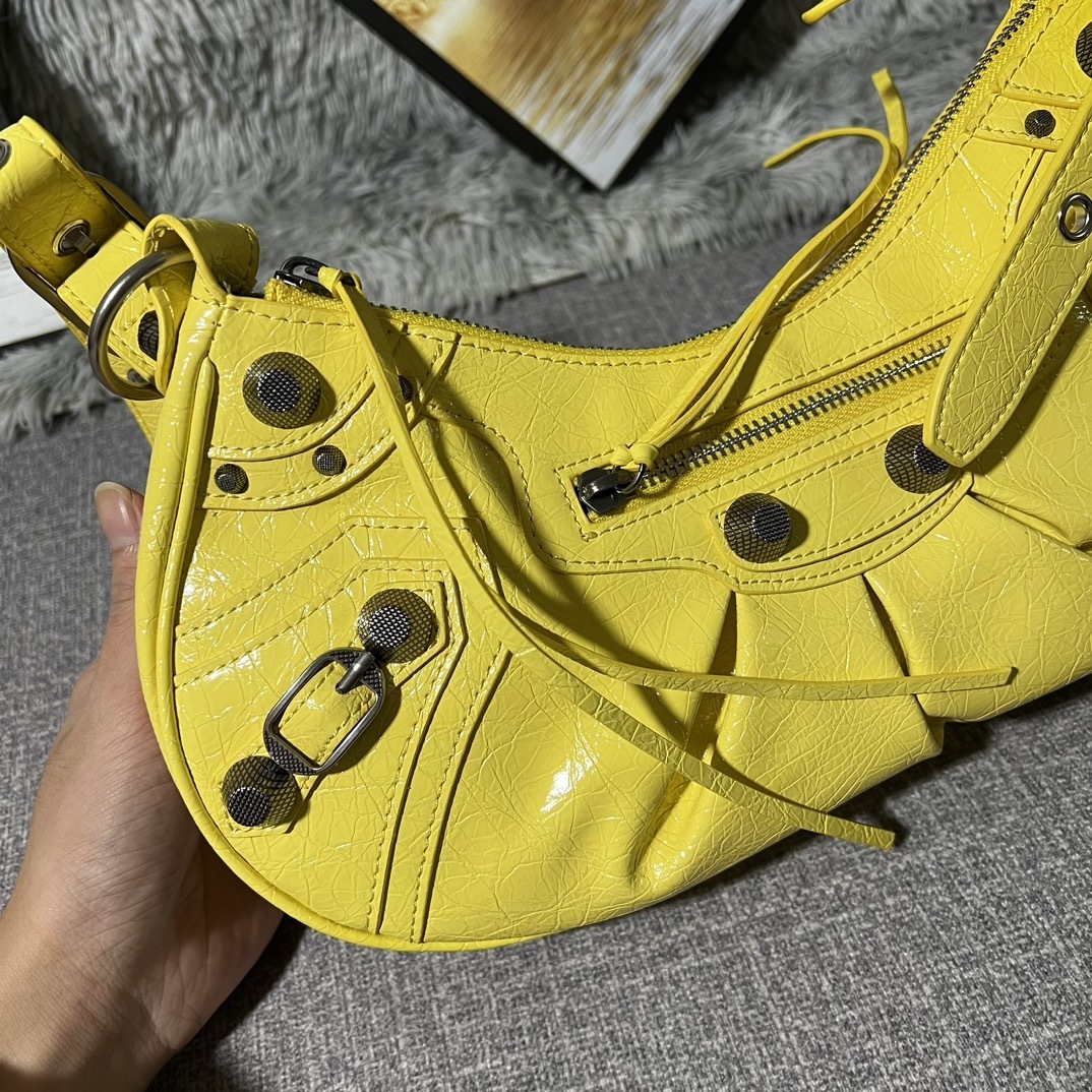 Balenciaga BB04